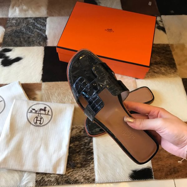 HERM Oran Slide Sandals In Black Shiny Niloticus Crocodile Skin