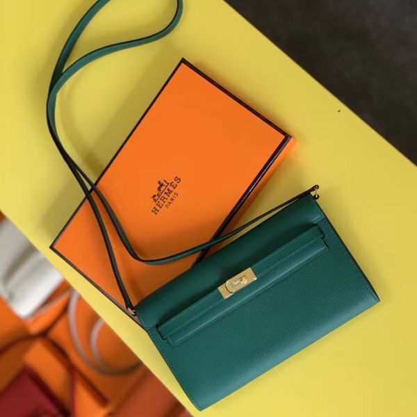 HERM Kelly Classique To Go Wallet In Malachite Epsom Calfskin