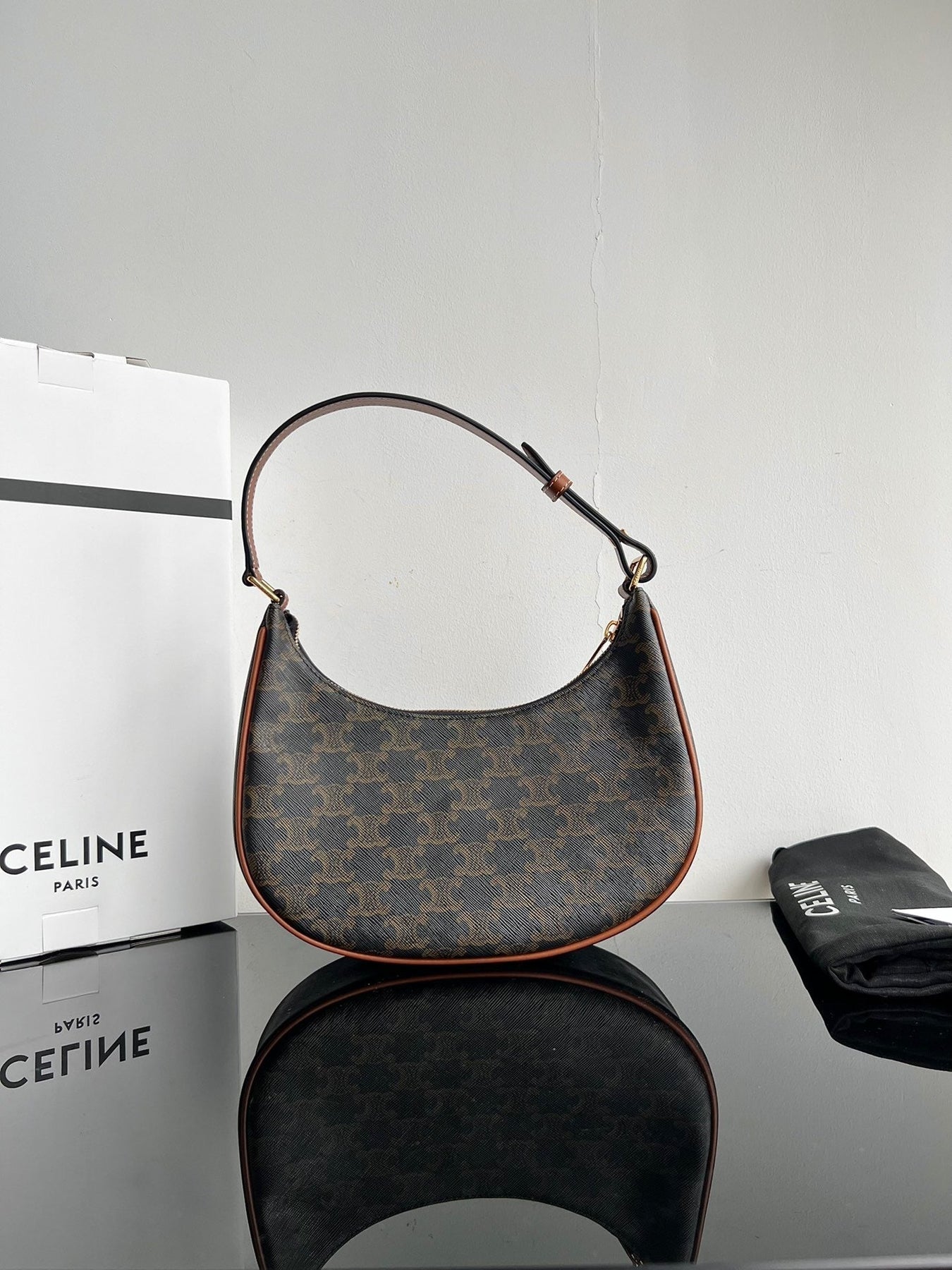 CEL Triomphe Hobo