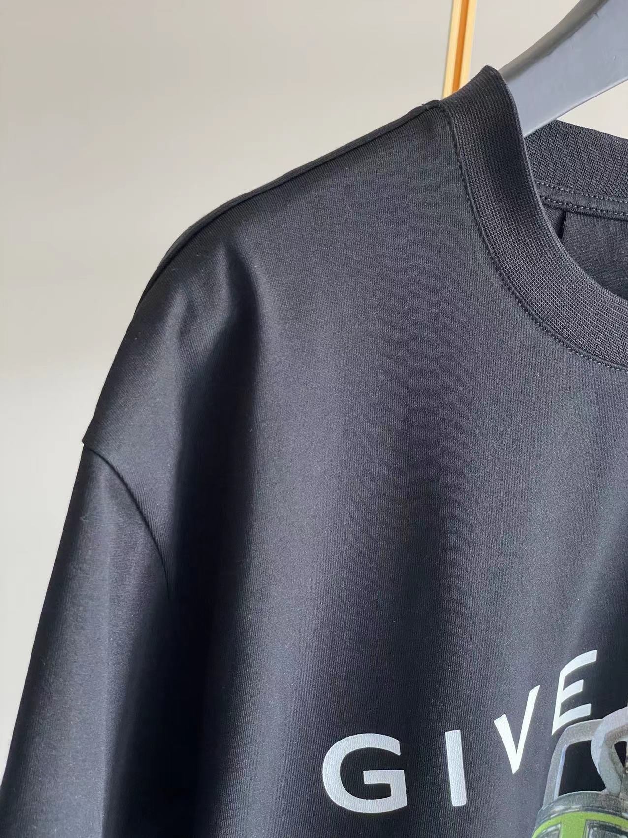 Givenchy T-shirt