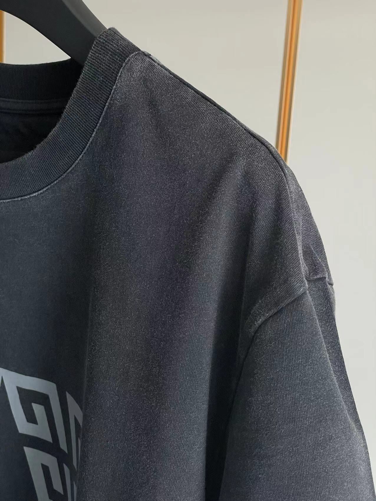 Givenchy T-shirt