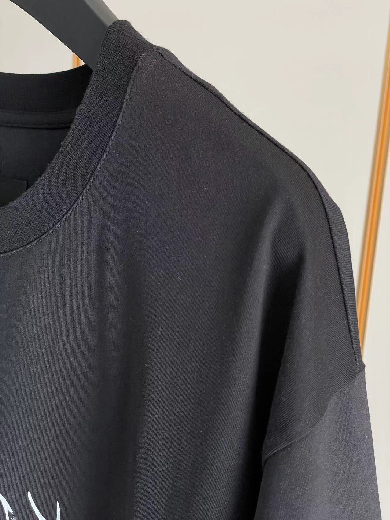Givenchy T-shirt