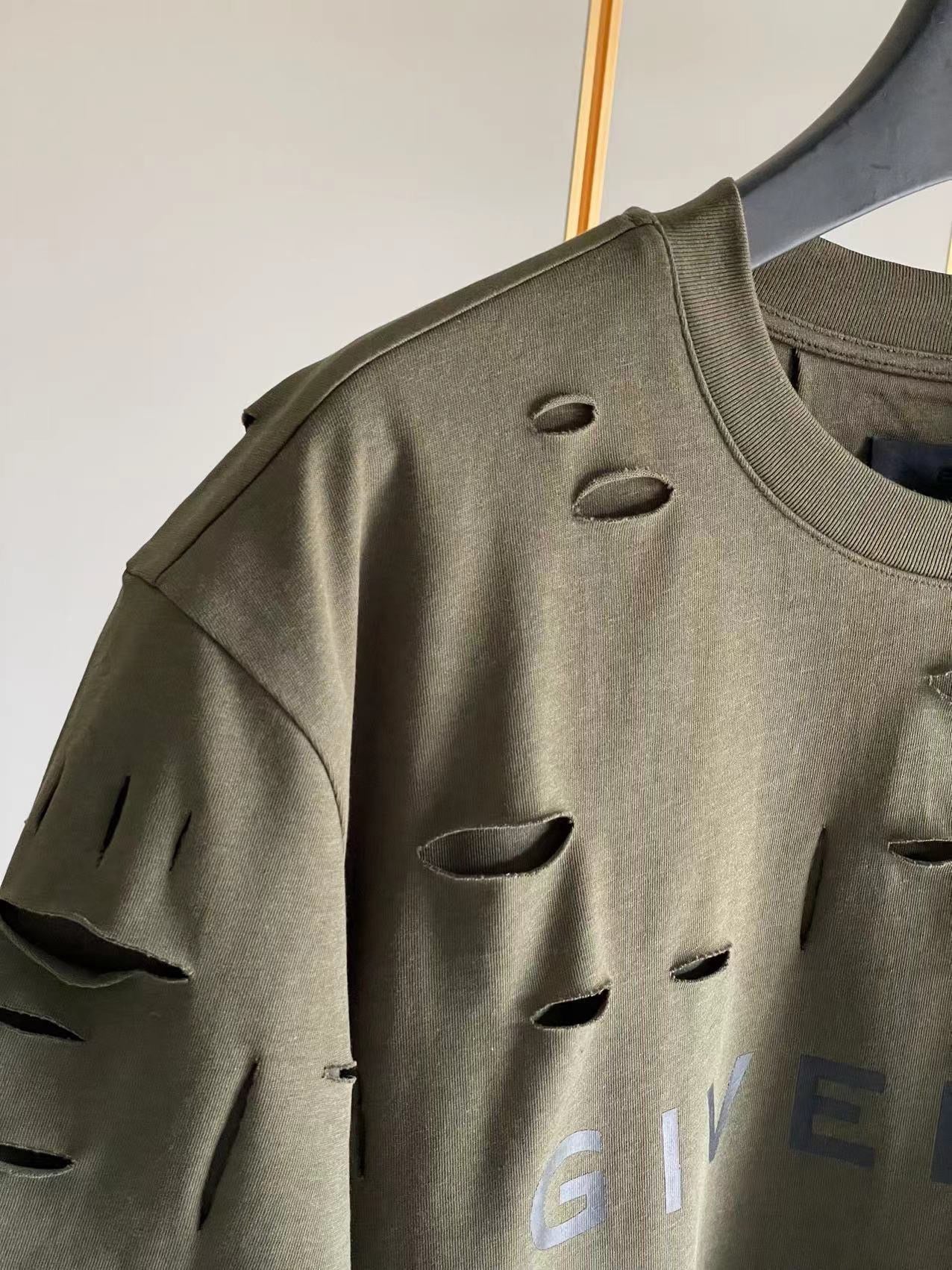 Givenchy T-shirt