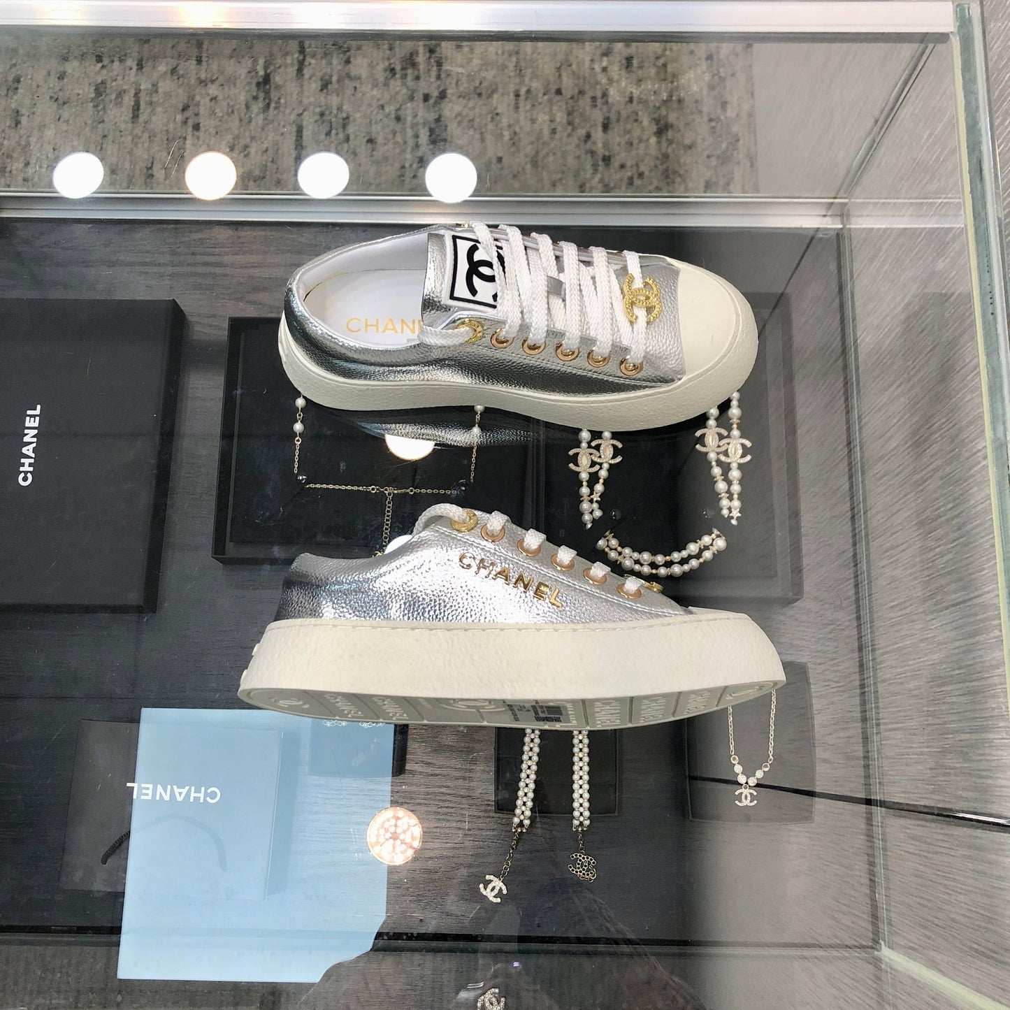 CASUAL SNEAKER IN SILVER METALLIC LAMBSKIN