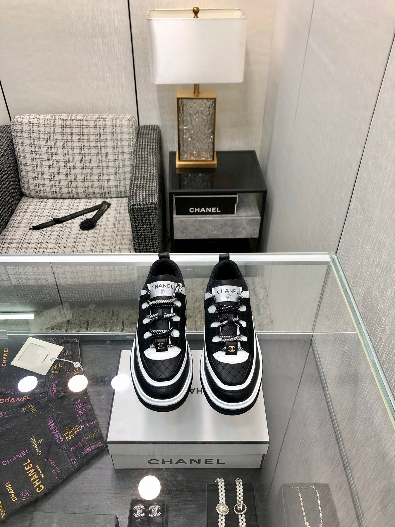 LOW TOP CASUAL SHOES IN BLACK MIX WHITE LAMBSKIN AND SUEDE