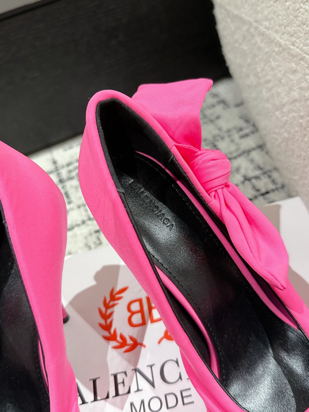 KNIFE KNOT 95MM PUMP IN BRIGHT PINK STRETCH CUPRO AND NYLON JERSEY