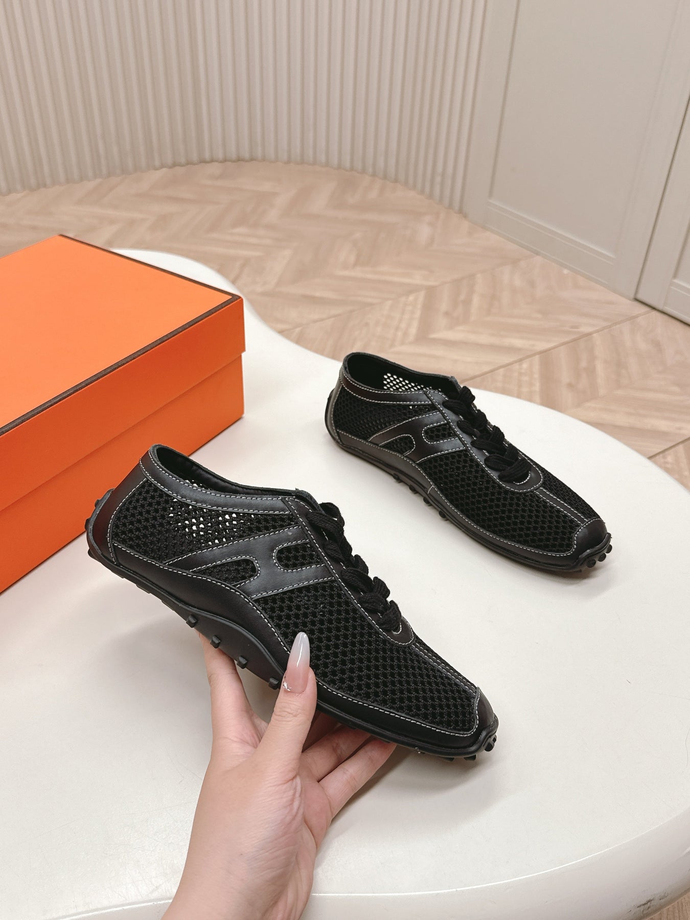 KIGA SNEAKER IN BLACK CROCHET KNIT AND CALFSKIN