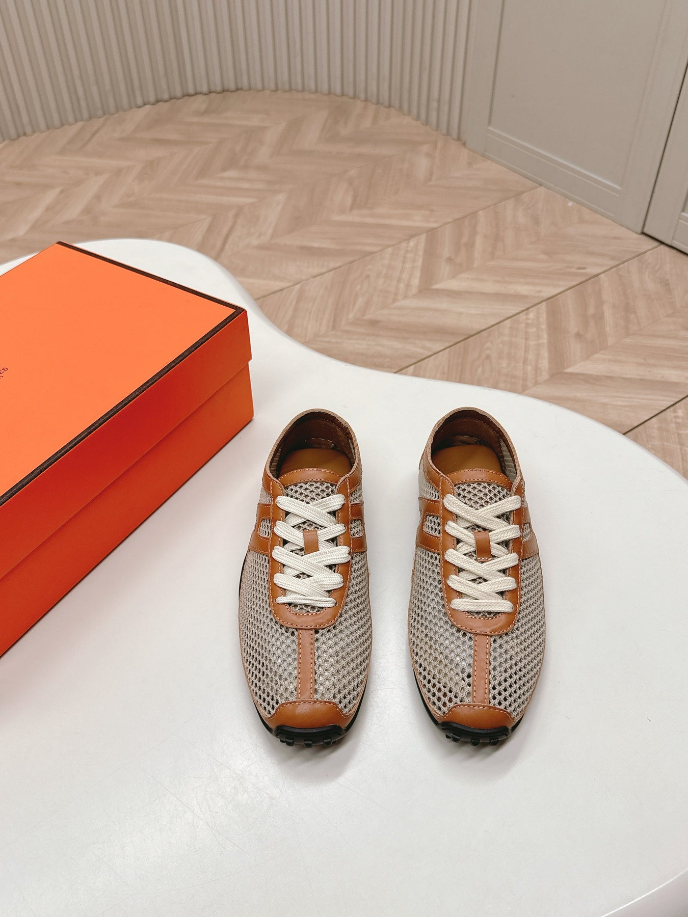 KIGA SNEAKER IN WHITE CROCHET KNIT AND BRONZE BROWN CALFSKIN