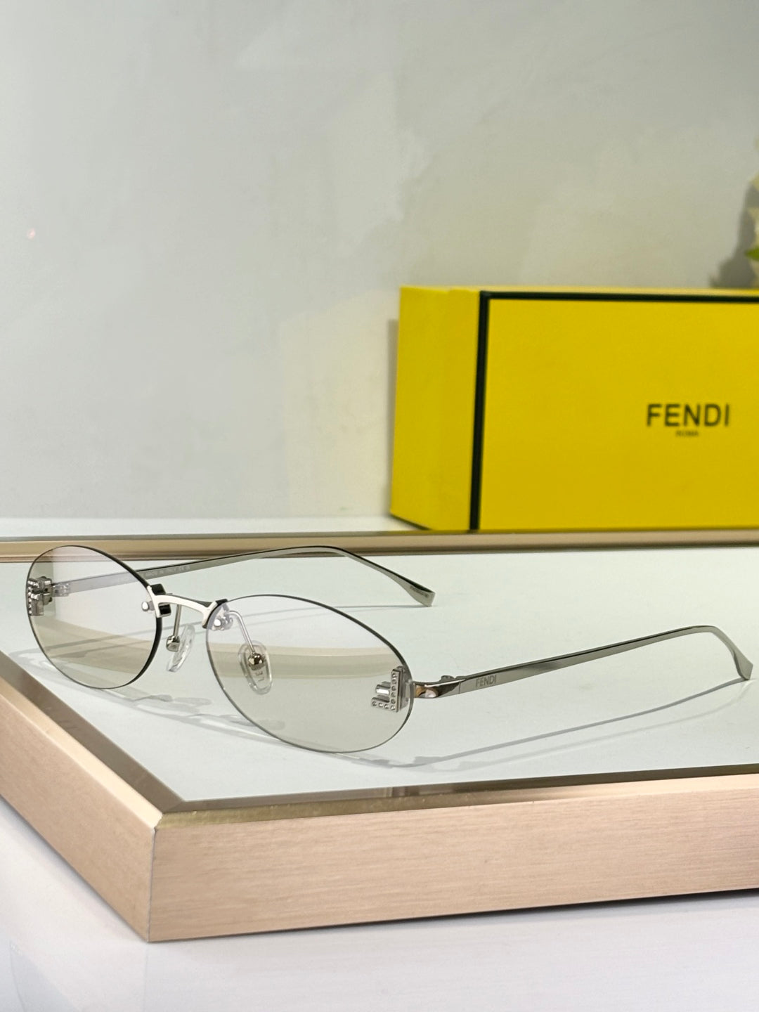 FIRST CRYSTAL RIMLESS OVAL FRAME SUNGLASSES FE4075US IN METAL