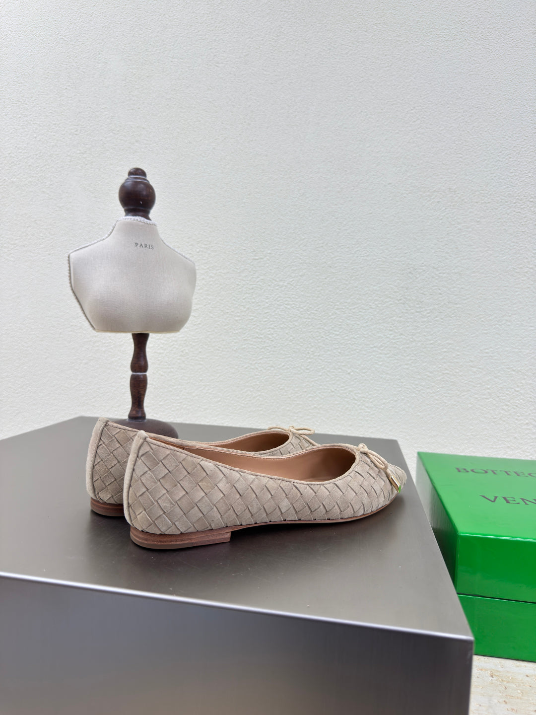 BALLET FLAT IN LIGHT BROWN INTRECCIATO SUEDE WITH BOW