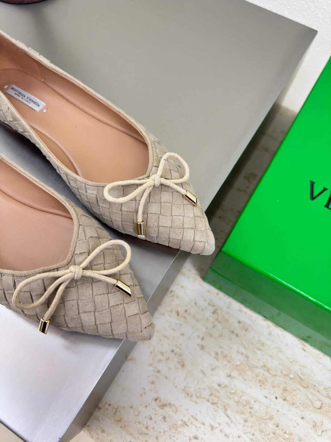 BALLET FLAT IN LIGHT BROWN INTRECCIATO SUEDE WITH BOW