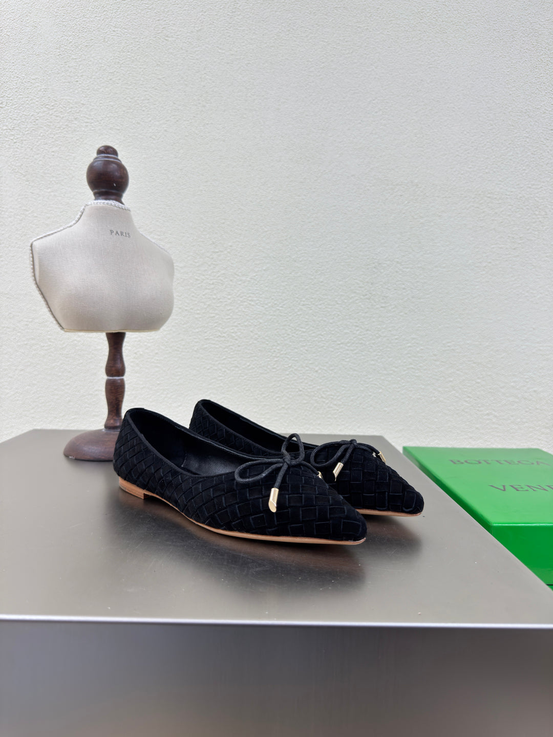 BALLET FLAT IN BLACK INTRECCIATO SUEDE WITH BOW