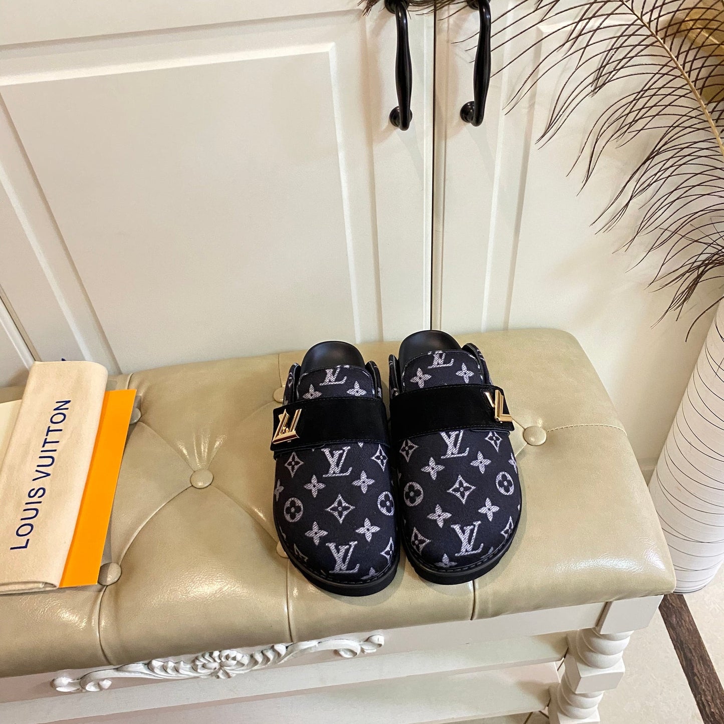 COSY FLAT COMFORT CLOG IN BLACK MONOGRAM FABRIC