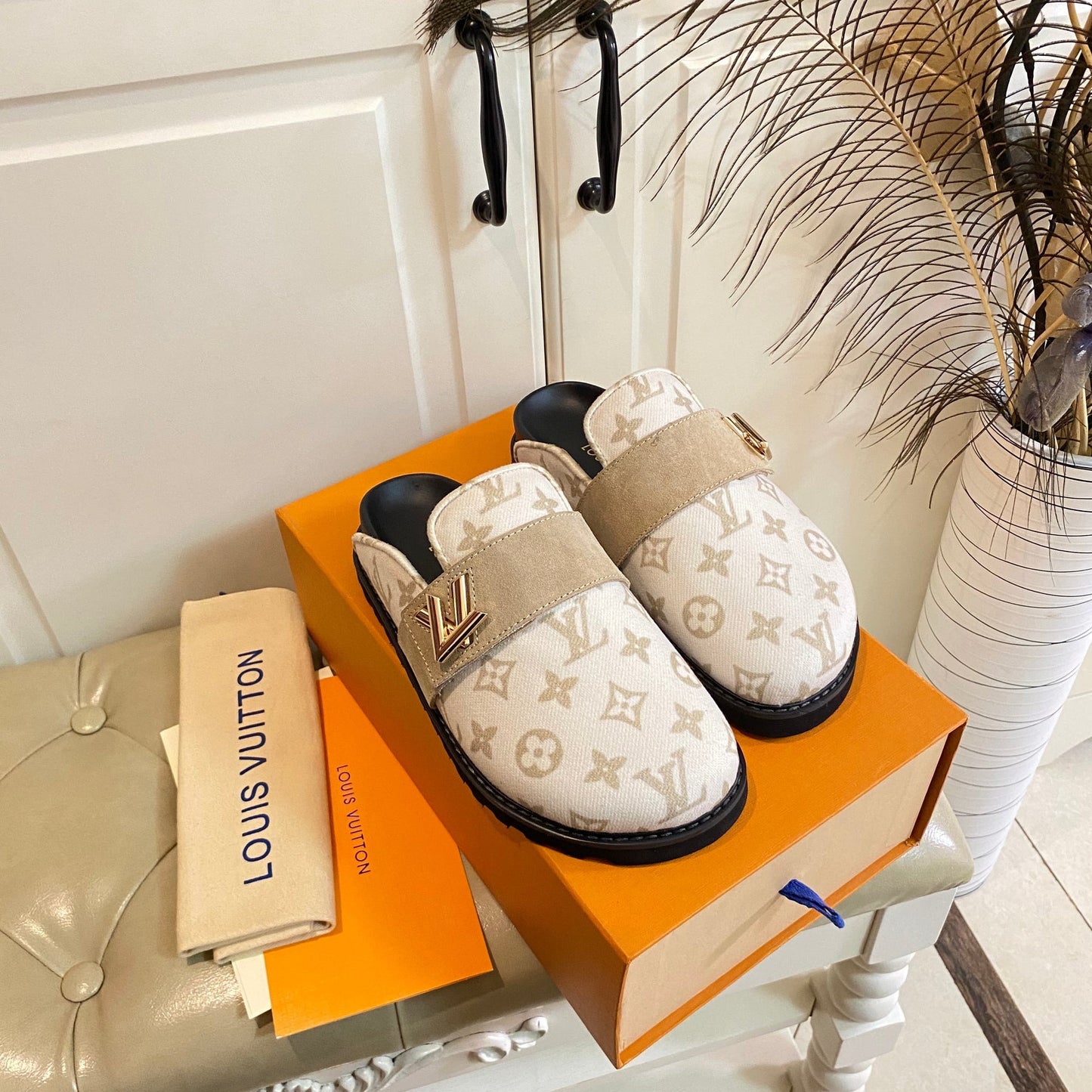 COSY FLAT COMFORT CLOG IN BEIGE MONOGRAM FABRIC