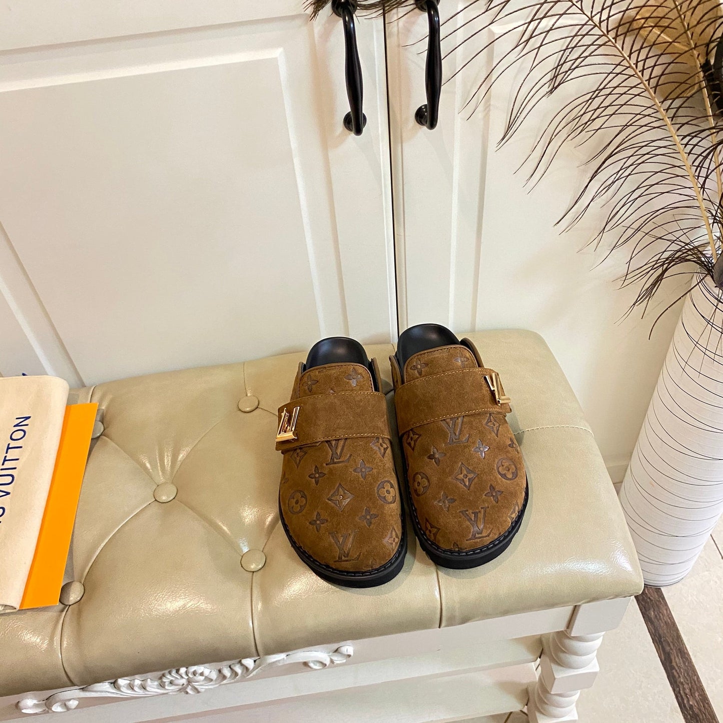 COSY FLAT COMFORT CLOG IN CHOCOLATE BROWN EMBOSSED SUEDE