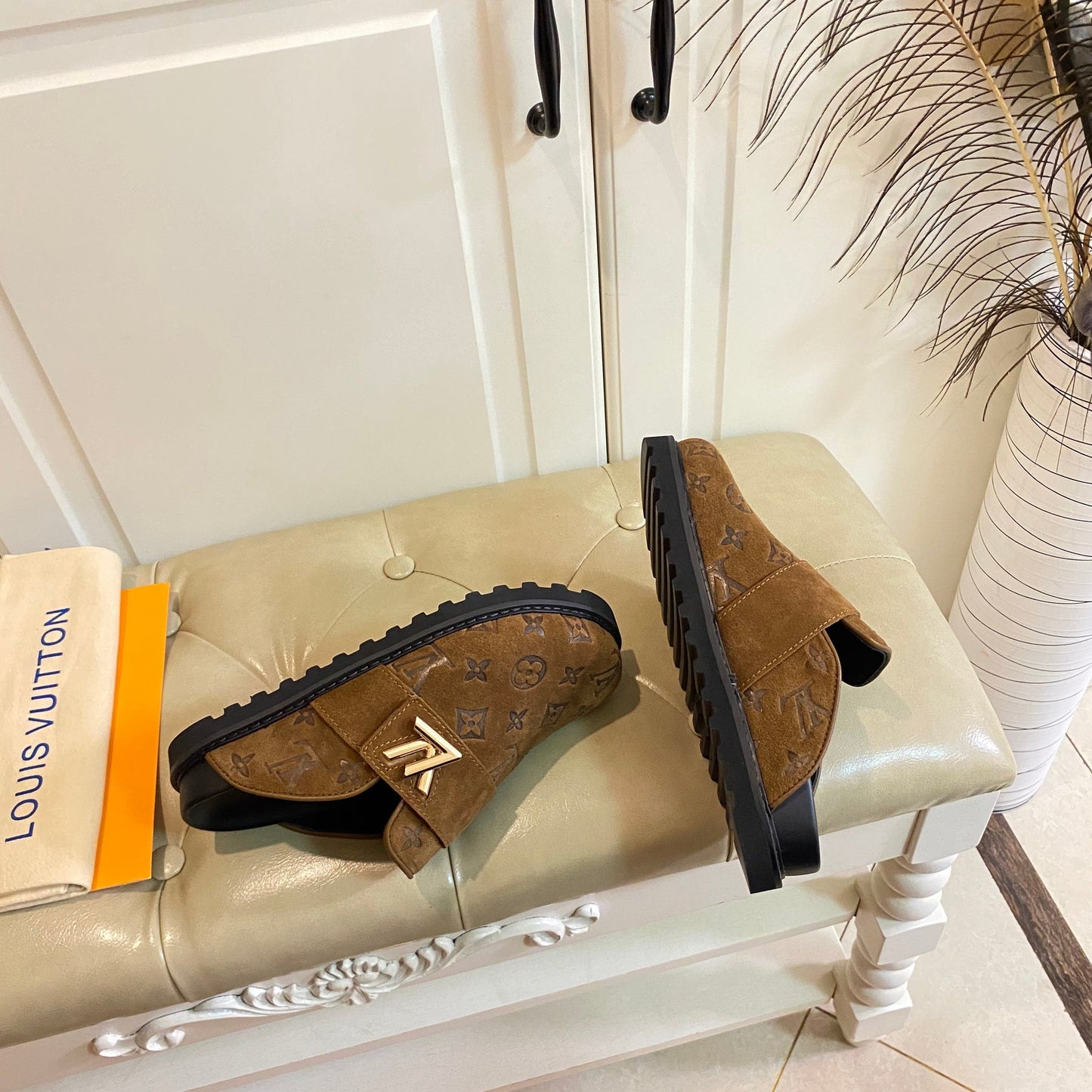 COSY FLAT COMFORT CLOG IN CHOCOLATE BROWN EMBOSSED SUEDE