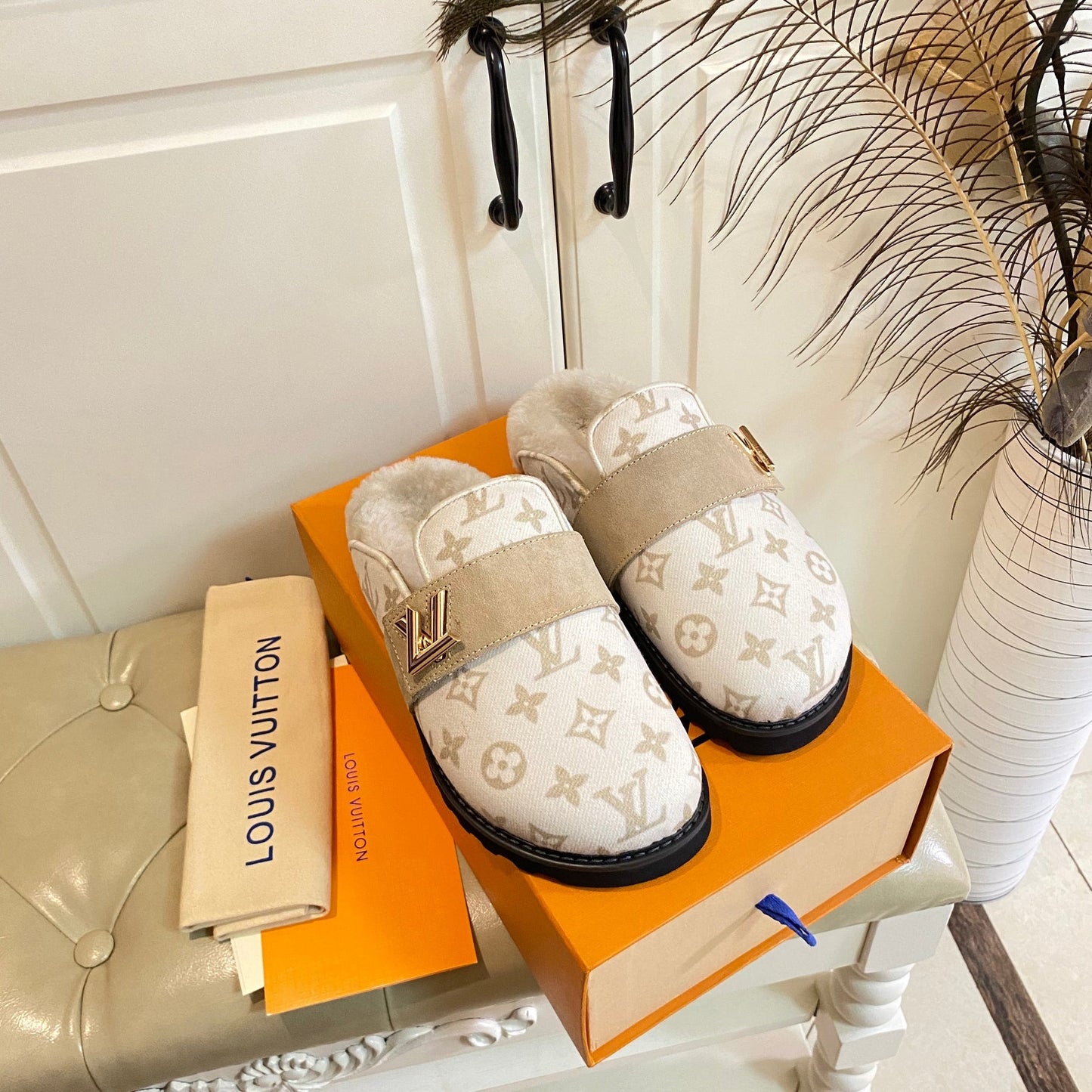 COSY FLAT COMFORT CLOG IN BEIGE MONOGRAM FABRIC AND SUEDE