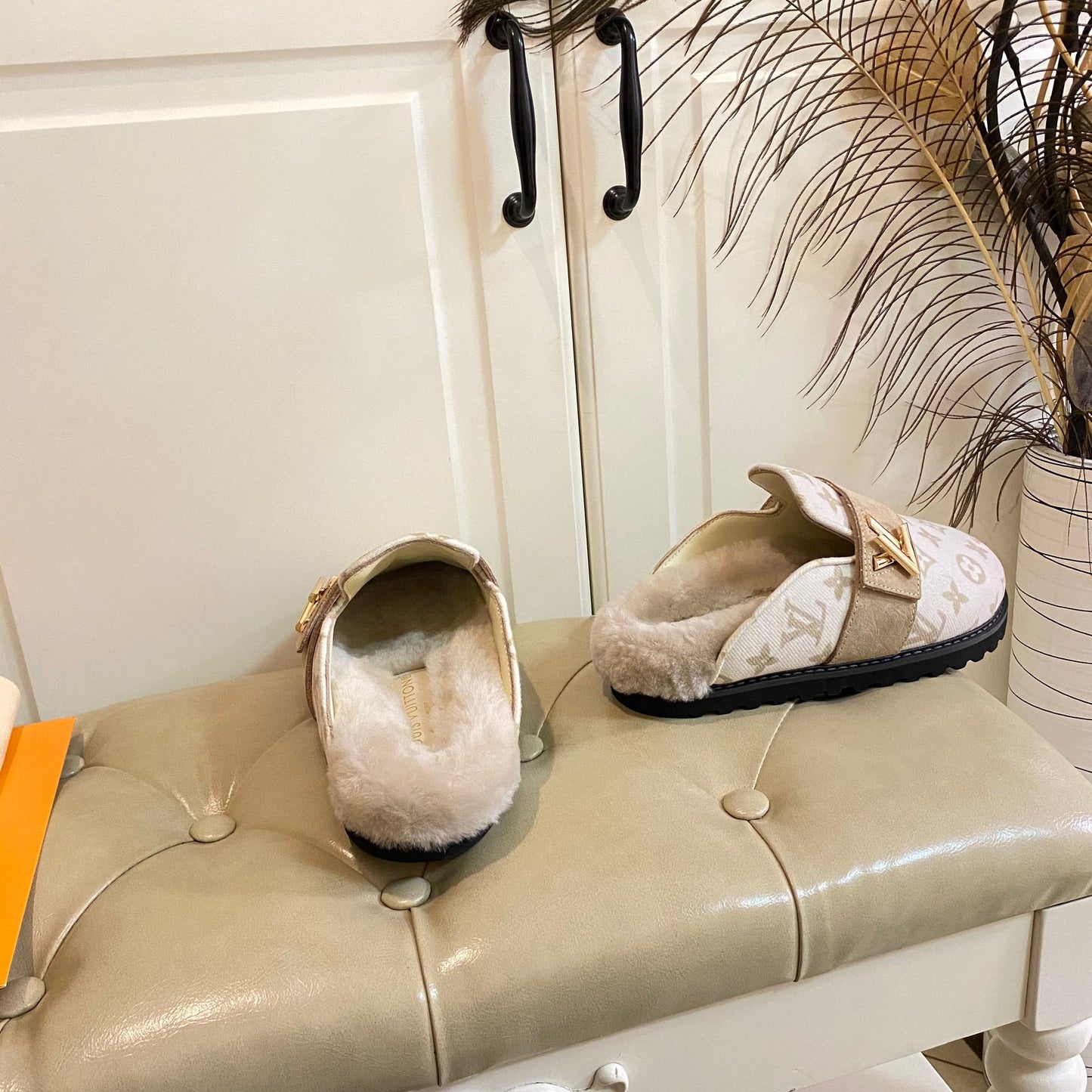 COSY FLAT COMFORT CLOG IN BEIGE MONOGRAM FABRIC AND SUEDE