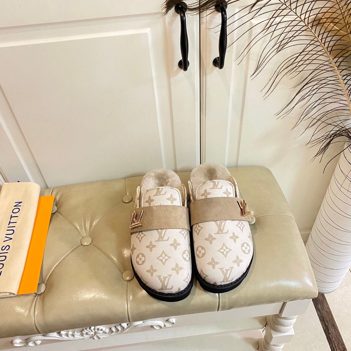 COSY FLAT COMFORT CLOG IN BEIGE MONOGRAM FABRIC AND SUEDE