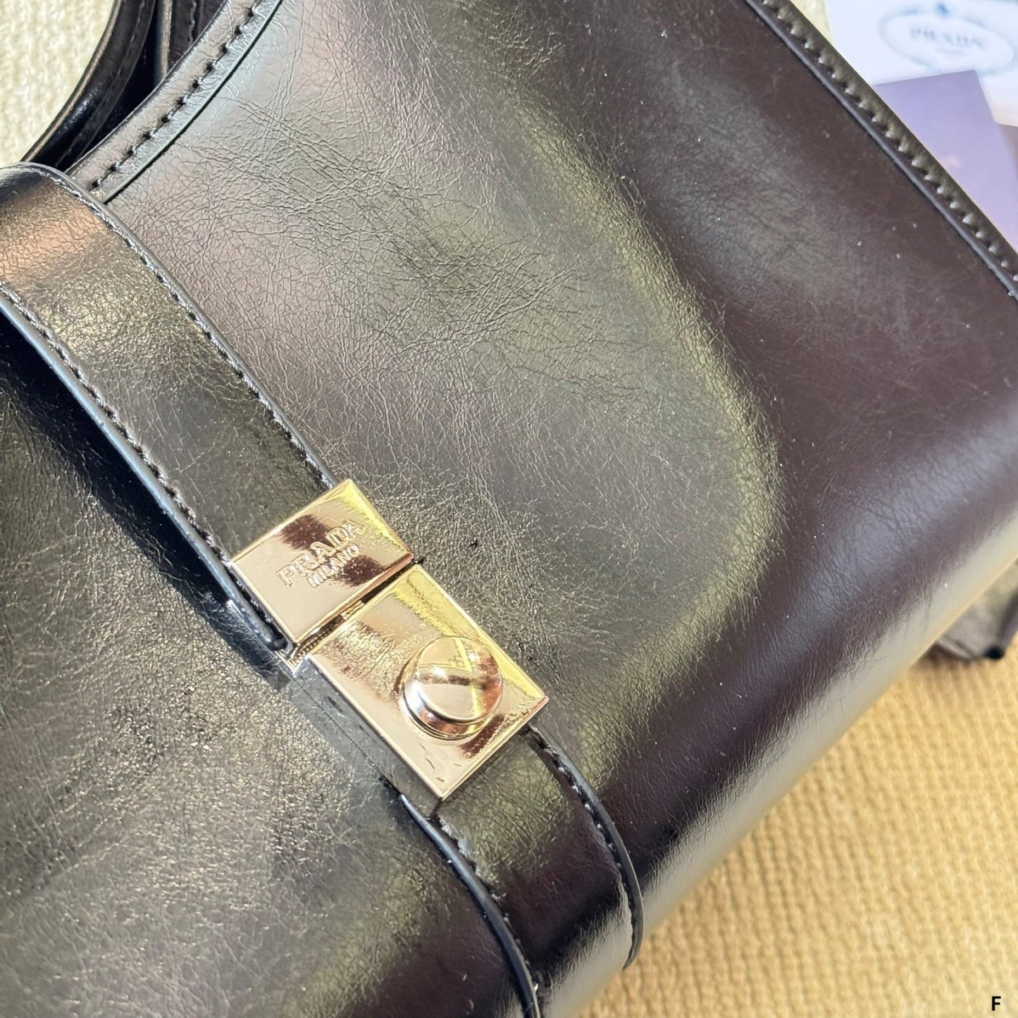 METAL CLASP TOTE BAG 35 IN BLACK SHINY SMOOTH CALFSKIN