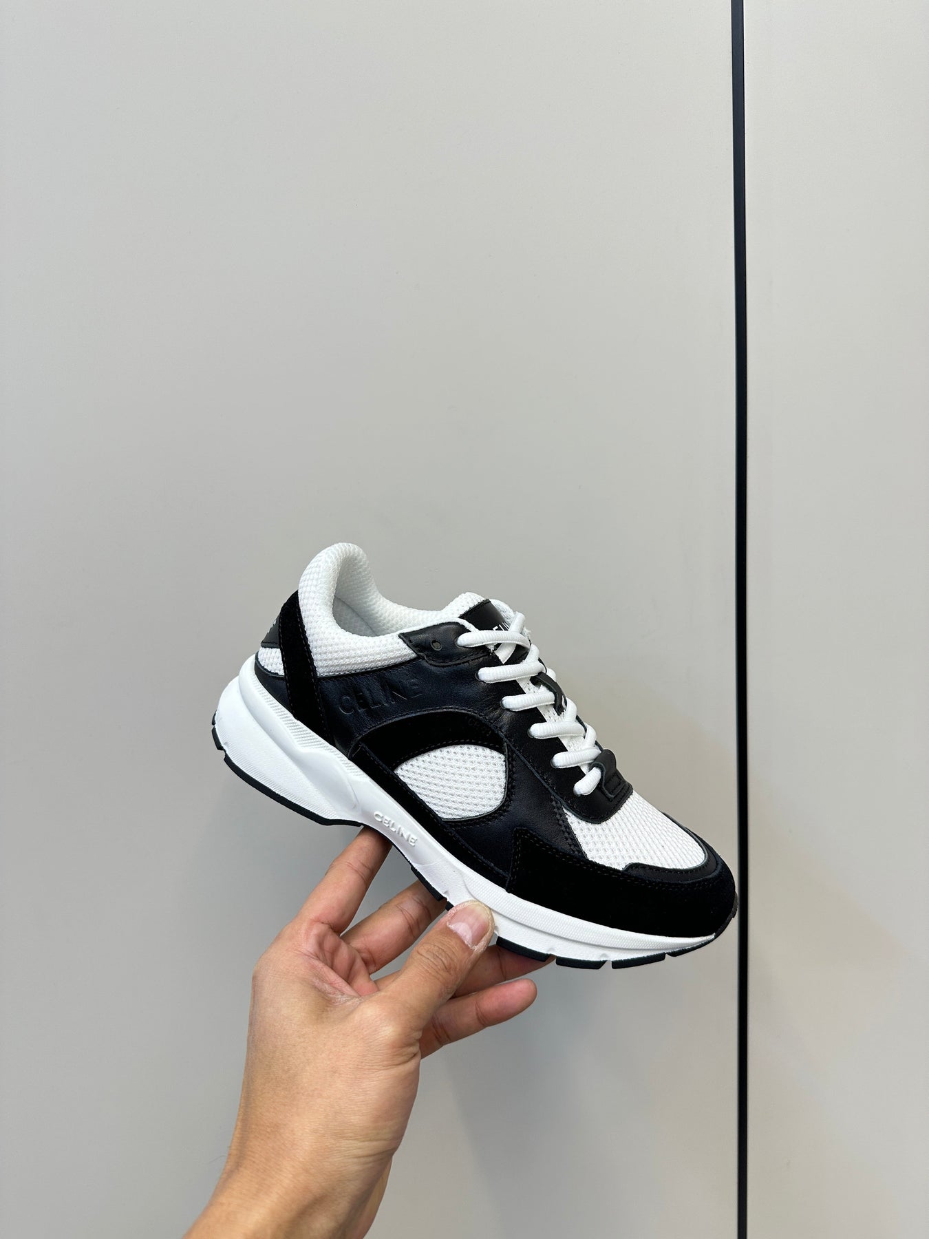 RUNNER CR-03 LOW LACE-UP IN WHITE MESH AND BLACK CALFSKIN