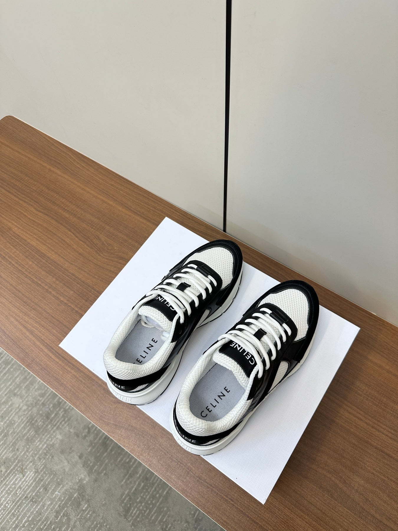 RUNNER CR-03 LOW LACE-UP IN WHITE MESH AND BLACK CALFSKIN
