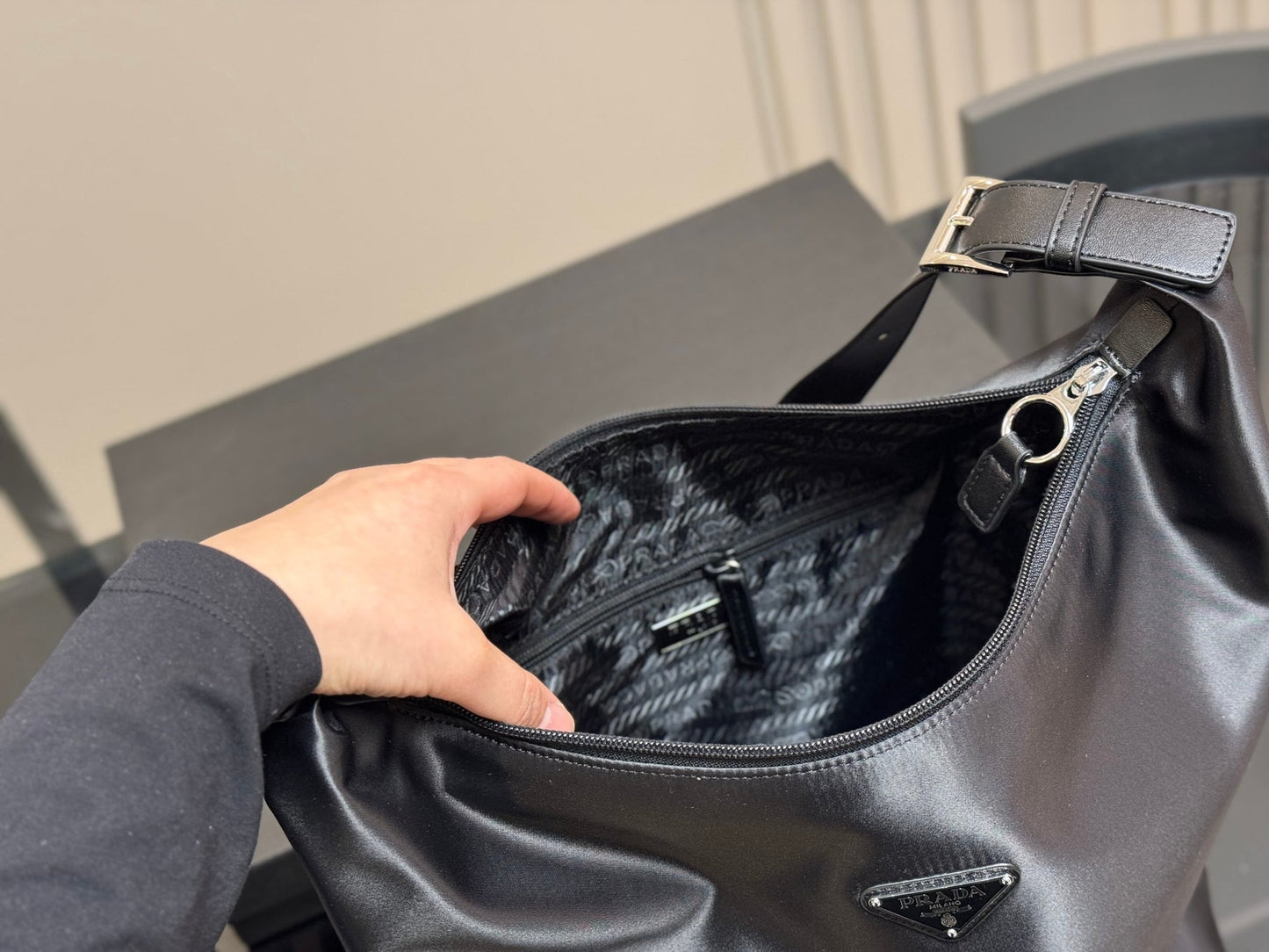 MEDIUM TOTE BAG 31 IN BLACK RE-NYLON WITH CALFSKIN STRAP