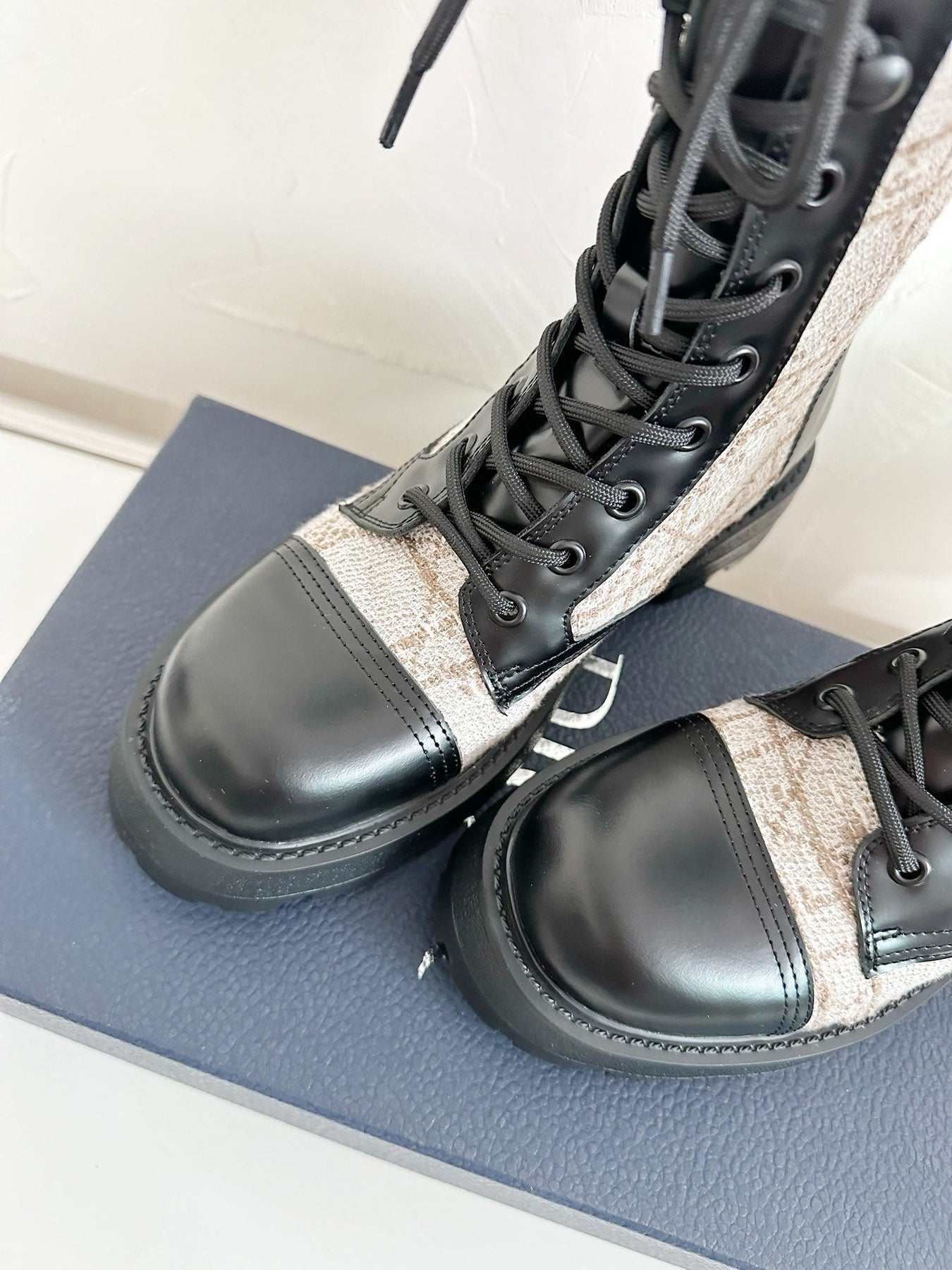 D-UNIT ANKLE BOOT BLACK CALFSKIN WITH BEIGE AND BLACK CANNAGE TWEED
