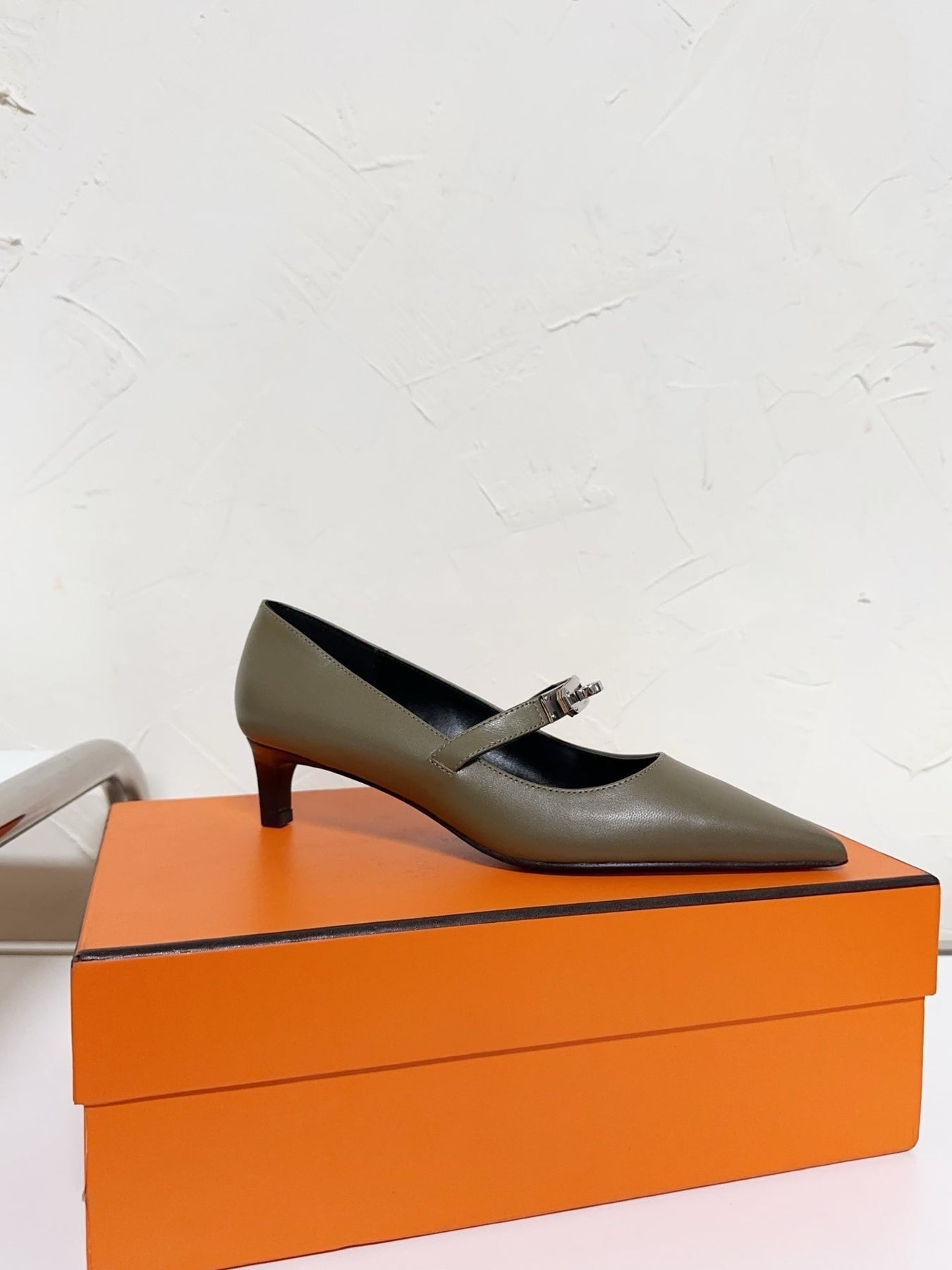 KIARA FLAT PUMP IN ARMY GREEN CALFSKIN