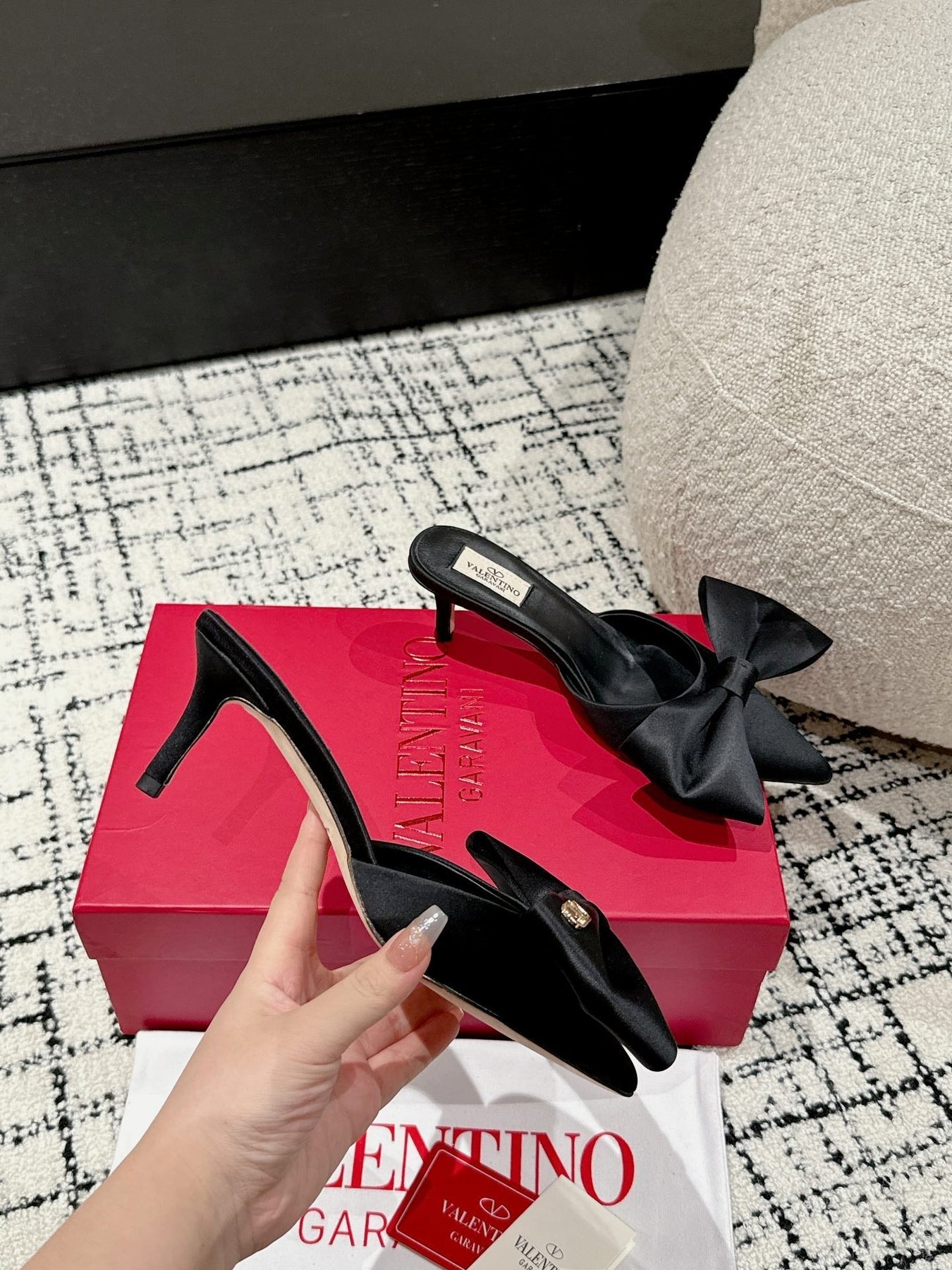 HIGH MULE IN BLACK SILK
