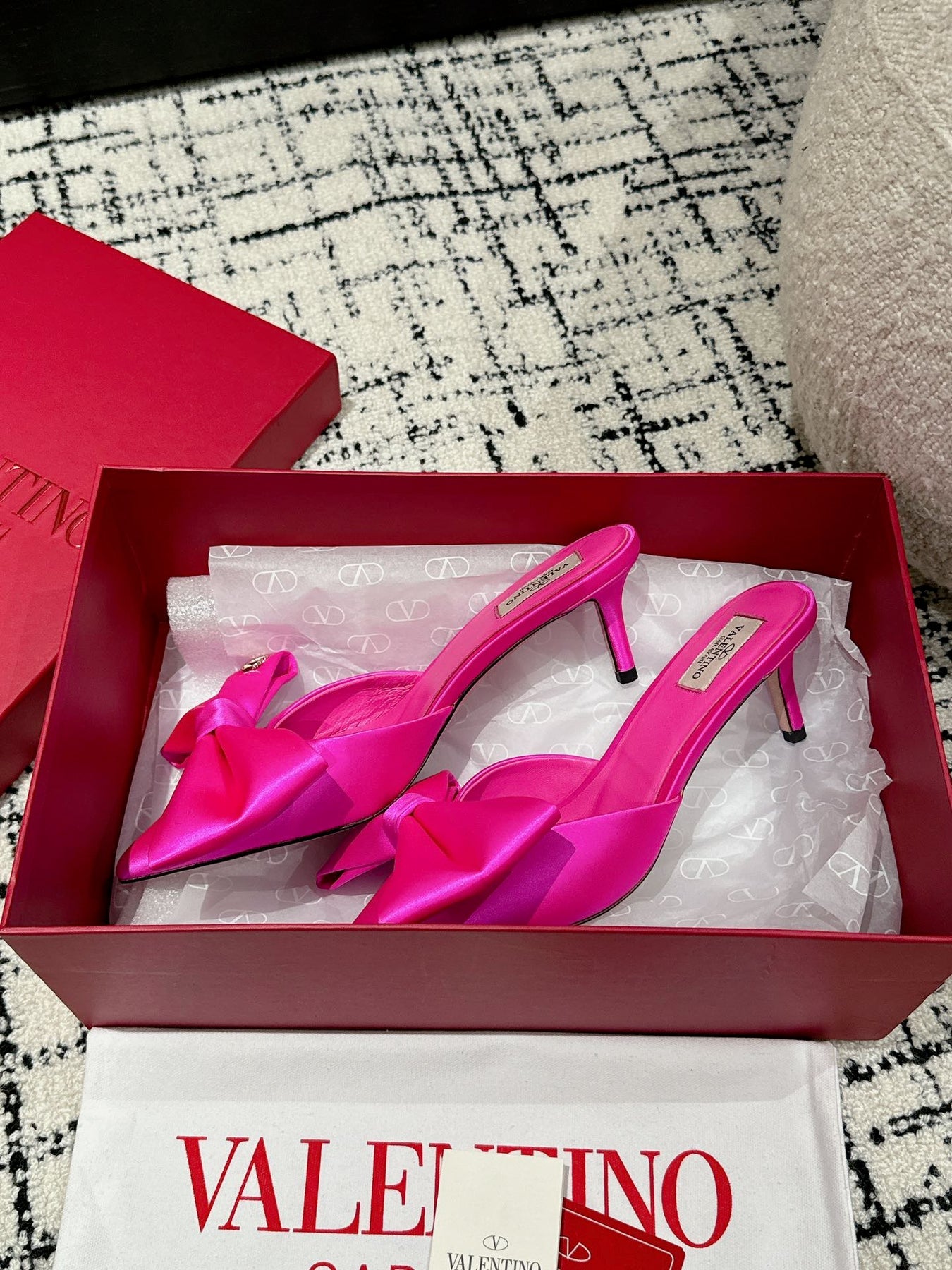 HIGH MULE IN BRIGHT PINK SILK