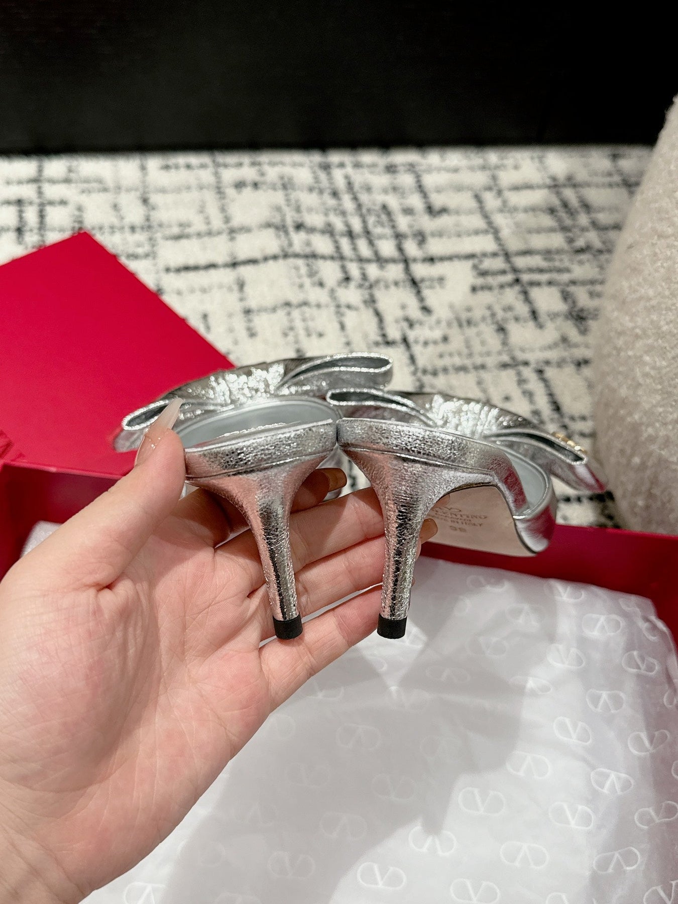 HIGH MULE IN SILVER LAMBSKIN