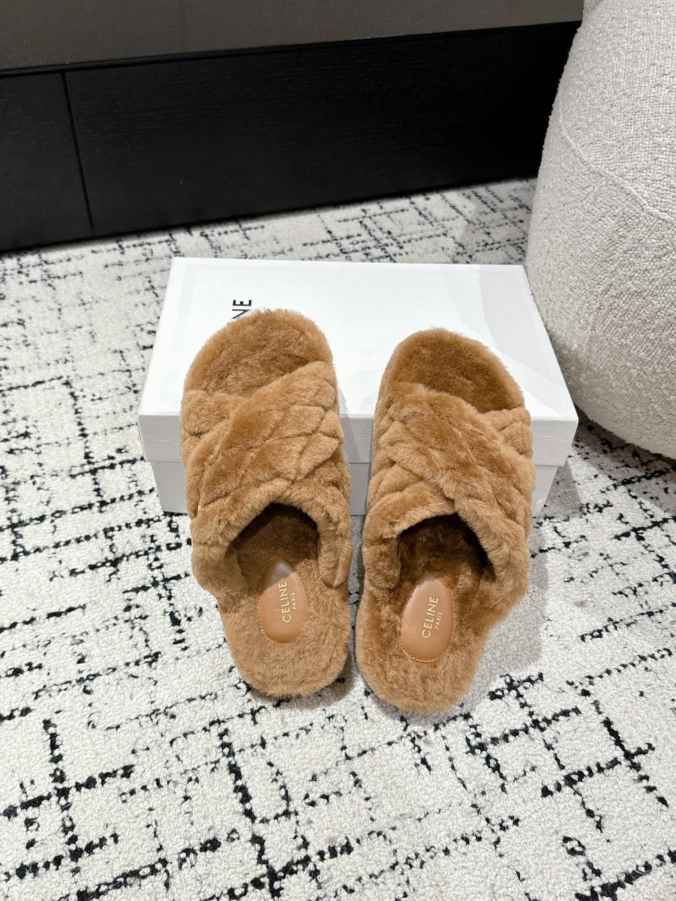 CROSS STRAP SLIPPER IN CAMEL BROWN SHEARLING