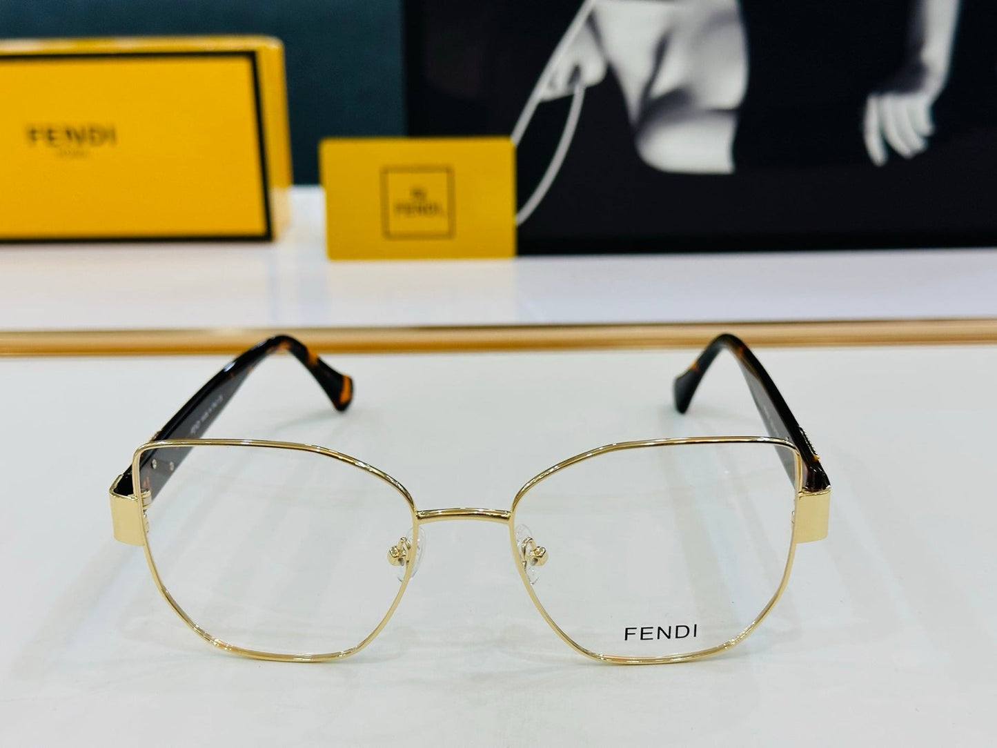 BAGUETTE SQUARE FRAME SUNGLASSES FE40051 IN METAL