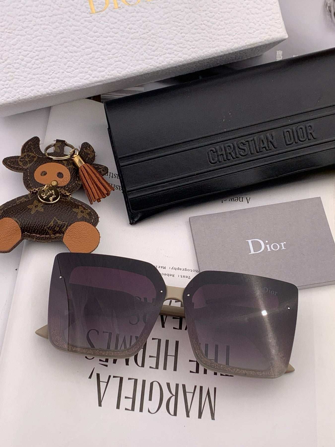 MONTAIGNE SQUARE SUNGLASS D6227 IN ACETATE