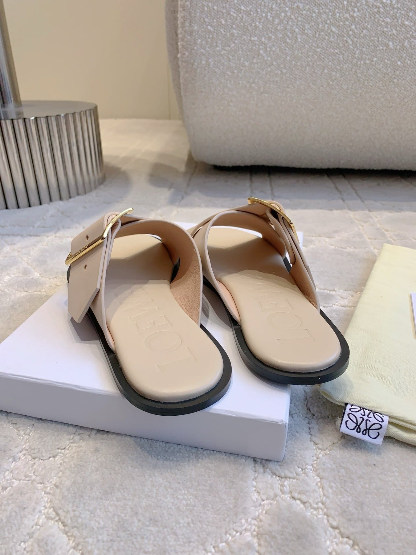 PETAL BELT FLAT SANDAL IN BEIGE CREAM CALFSKIN