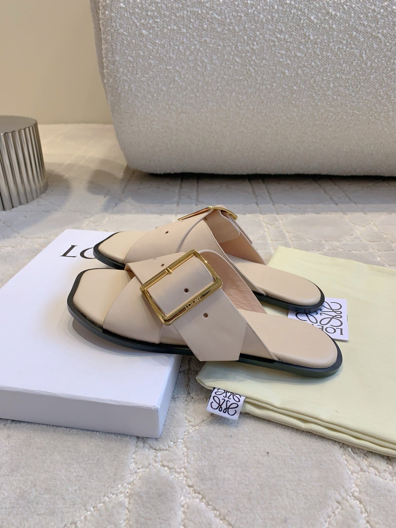 PETAL BELT FLAT SANDAL IN BEIGE CREAM CALFSKIN
