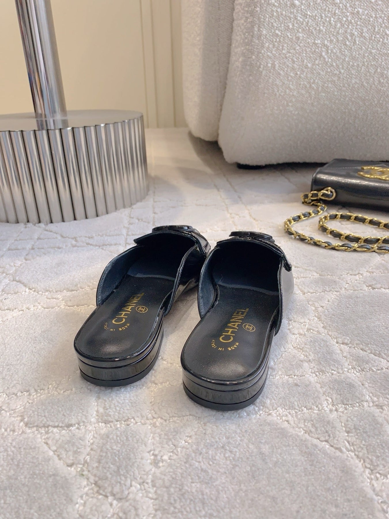 FLAT MULE 2 CM IN BLACK PATENT CALFSKIN