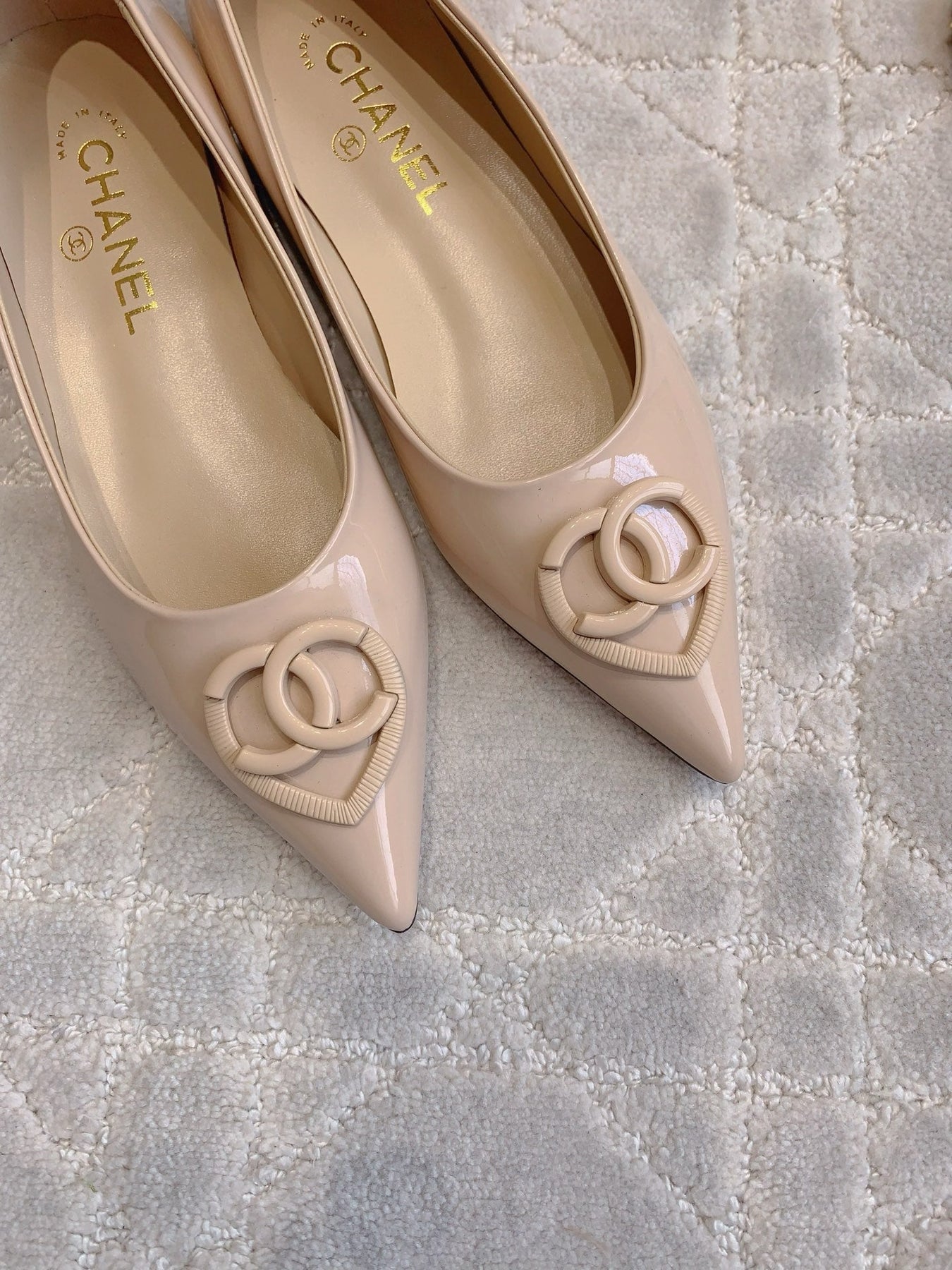 FLAT PUMP 2 CM IN BEIGE CREAM PATENT CALFSKIN
