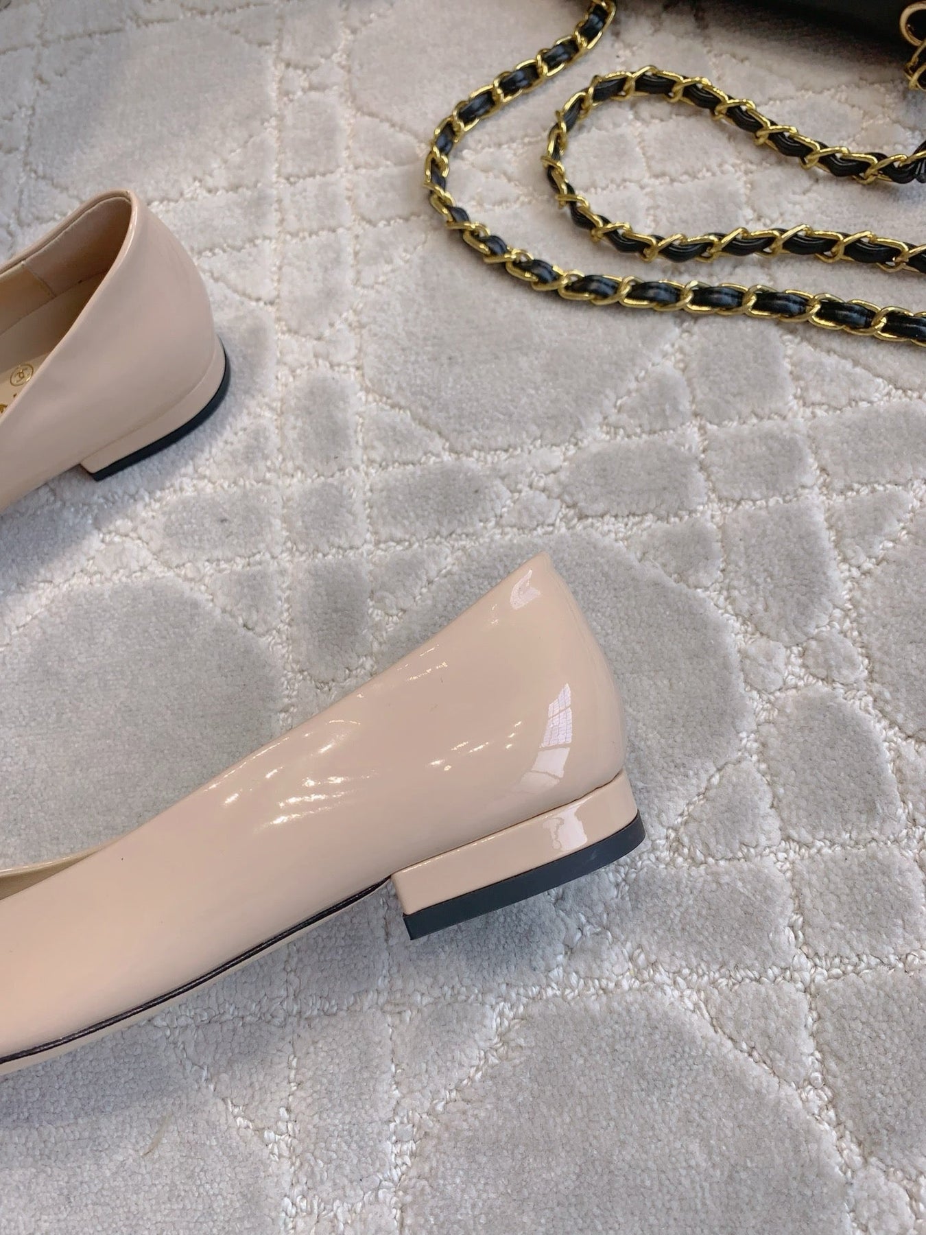 FLAT PUMP 2 CM IN BEIGE CREAM PATENT CALFSKIN