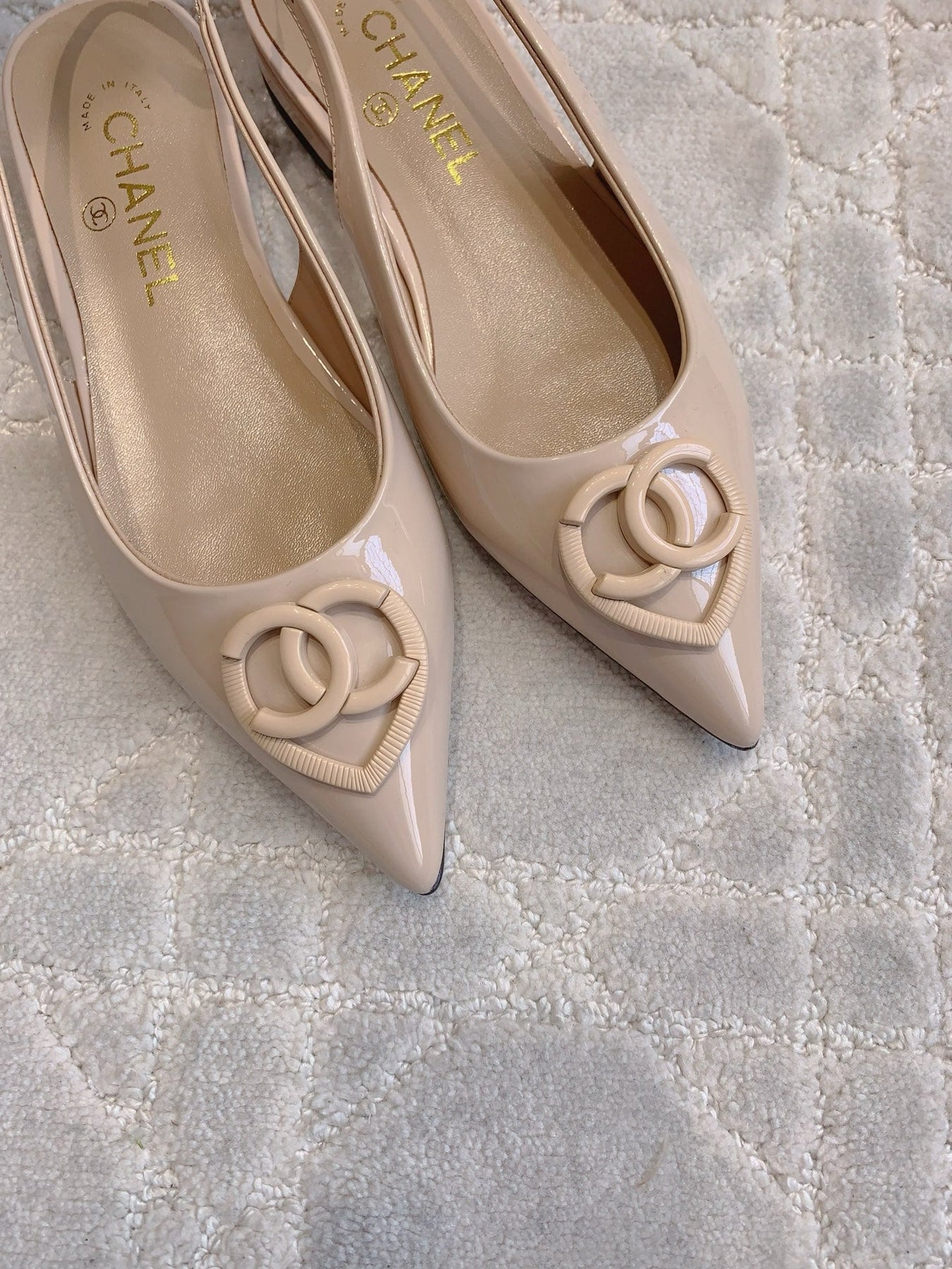 FLAT SLINGBACKS 2 CM IN BEIGE CREAM PATENT CALFSKIN