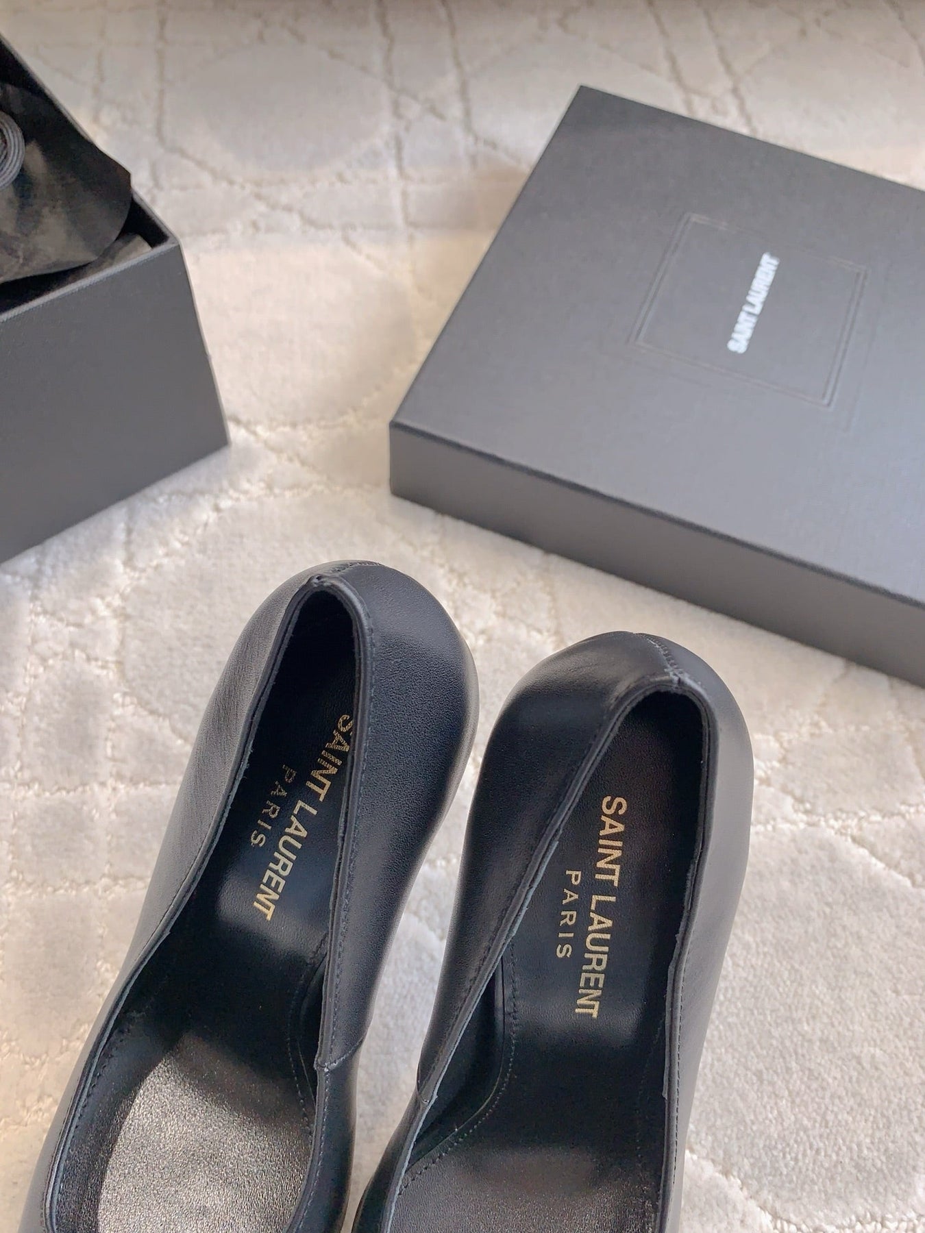 HIGH HEEL 10 CM PUMP IN BLACK CALFSKIN WITH GOLD HARDWARE