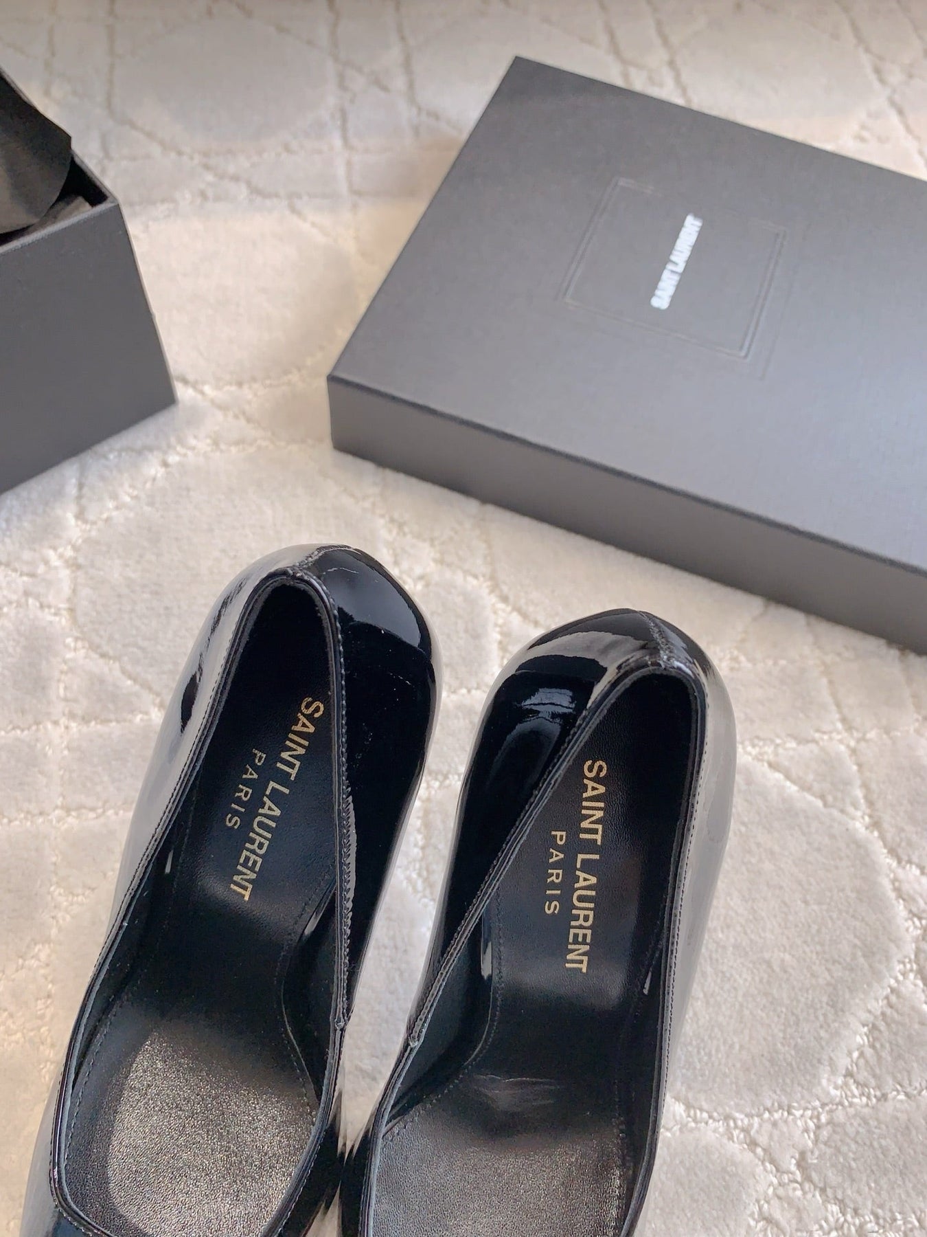 HIGH HEEL 10 CM PUMP IN BLACK PATENT CALFSKIN WITH GOLD HARDWARE