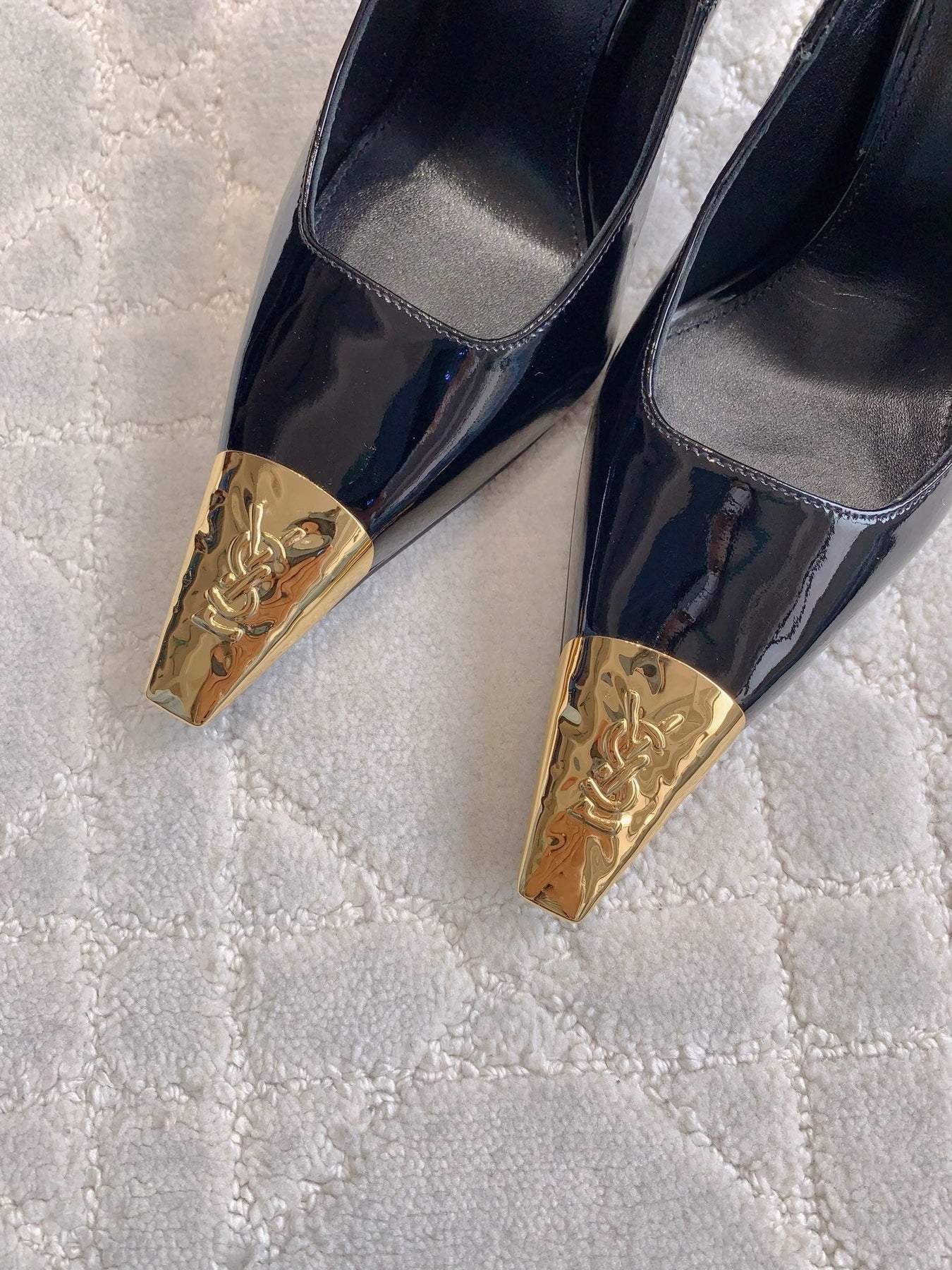 HIGH HEEL 10 CM PUMP IN BLACK PATENT CALFSKIN WITH GOLD HARDWARE