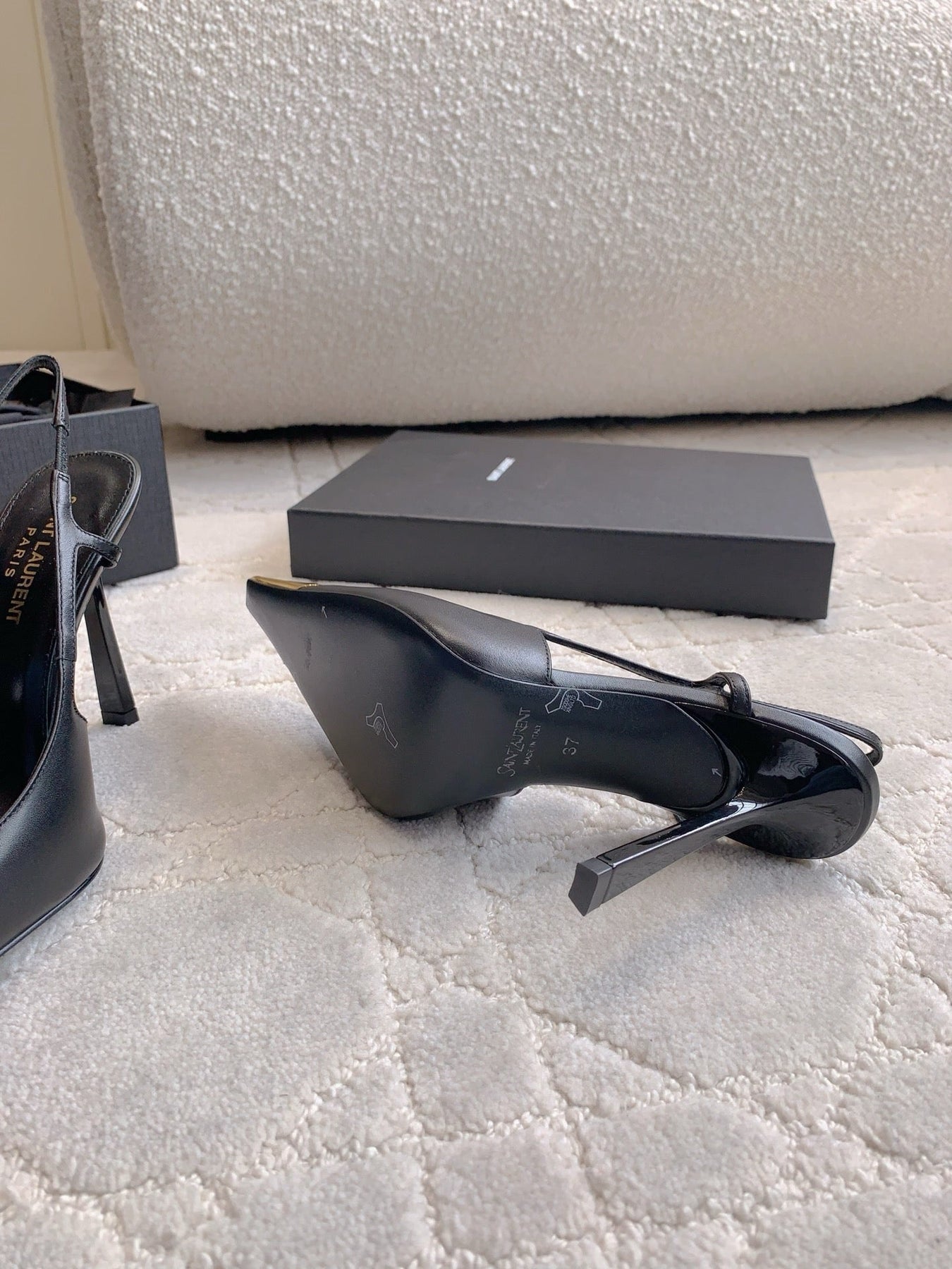 HIGH HEEL 10 CM SLINGBACK IN BLACK CALFSKIN WITH GOLD HARDWARE