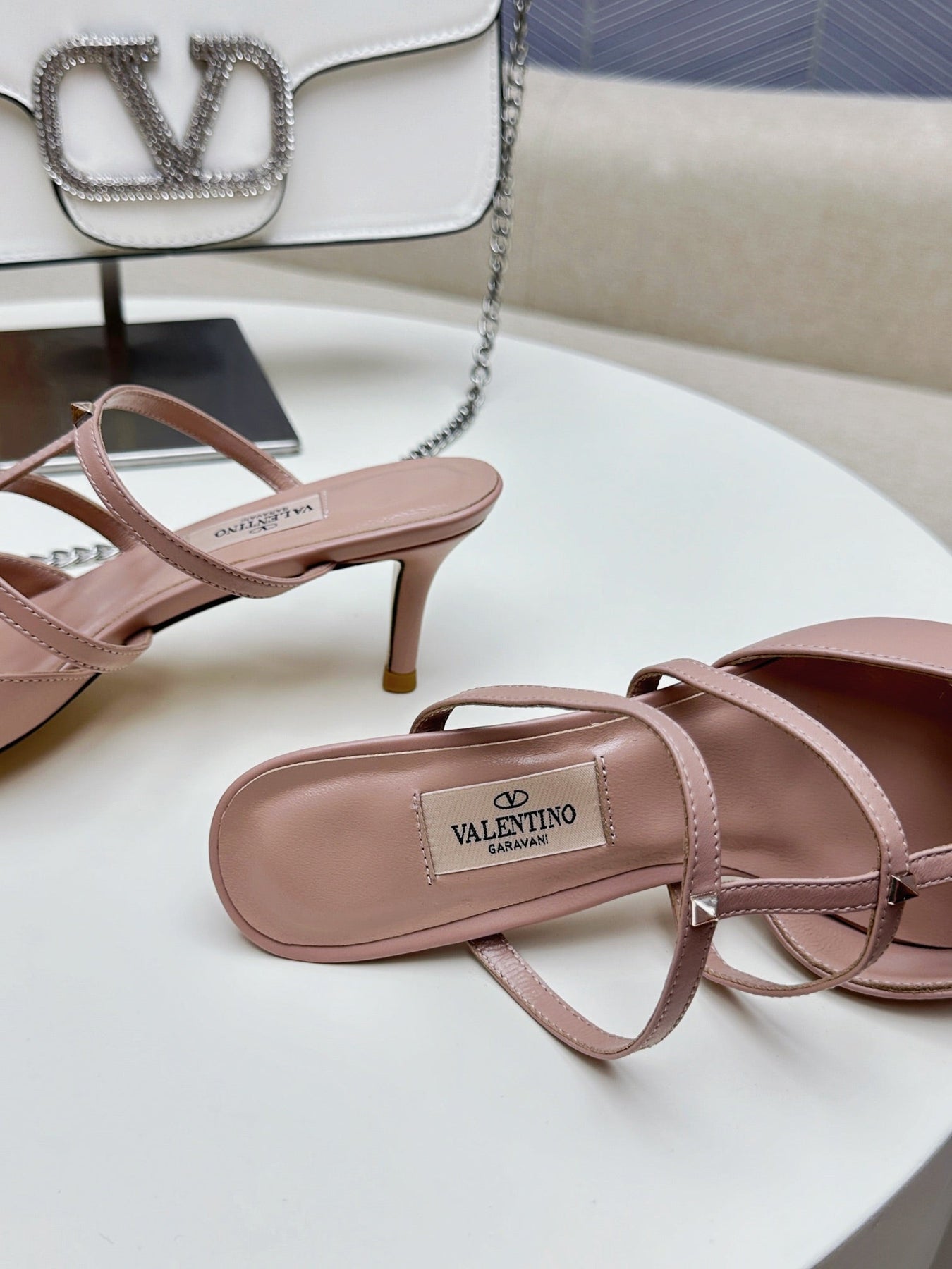 ROCKSTUD WISPY CREPE PINK CALFSKIN MULE 60MM