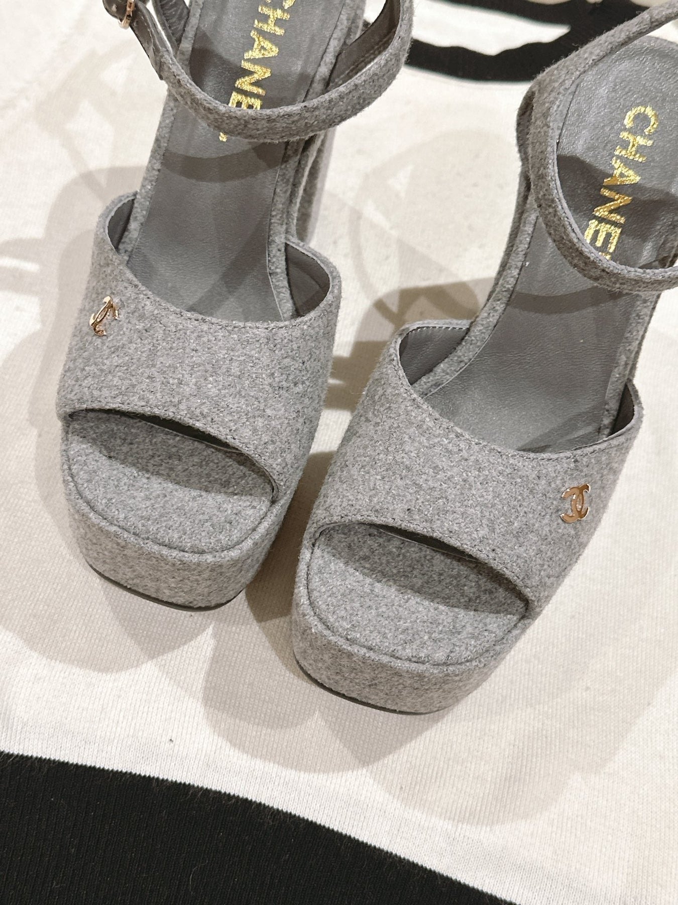 CC HIGH SANDAL GREY SUEDE CALFSKIN