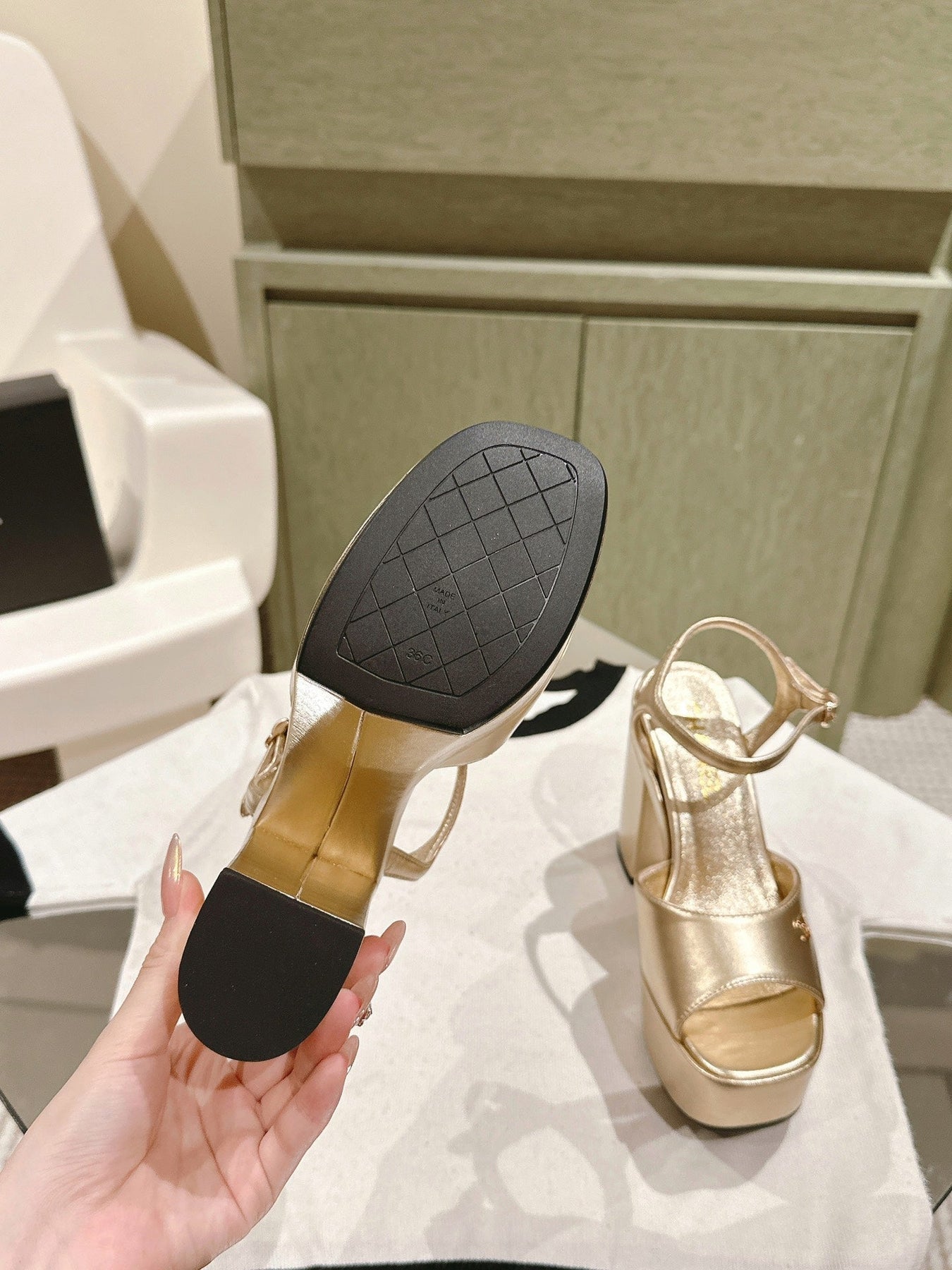 CC HIGH SANDAL GOLDEN CALFSKIN