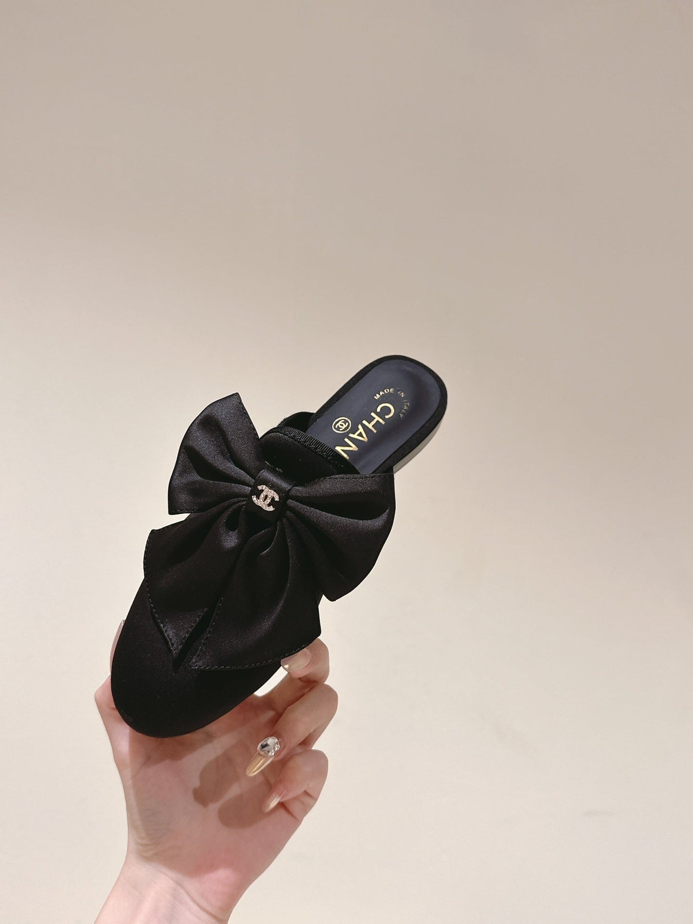 CC MULE WITH SILK BOW AND BLACK LAMBSKIN