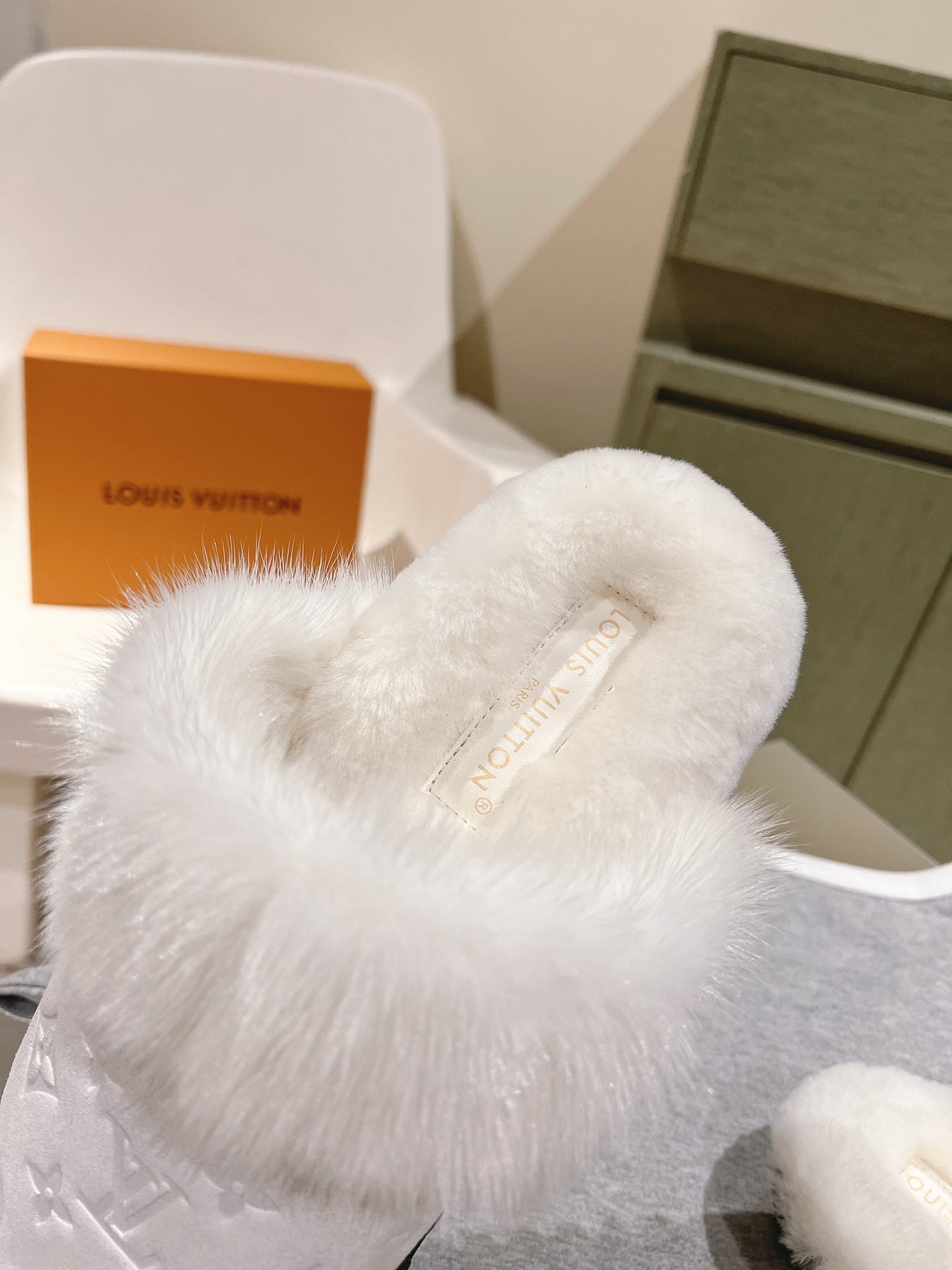 COSY FLAT COMFORT CLOG IN WHITE MONOGRAM LAMB WOOL AND MINK FUR